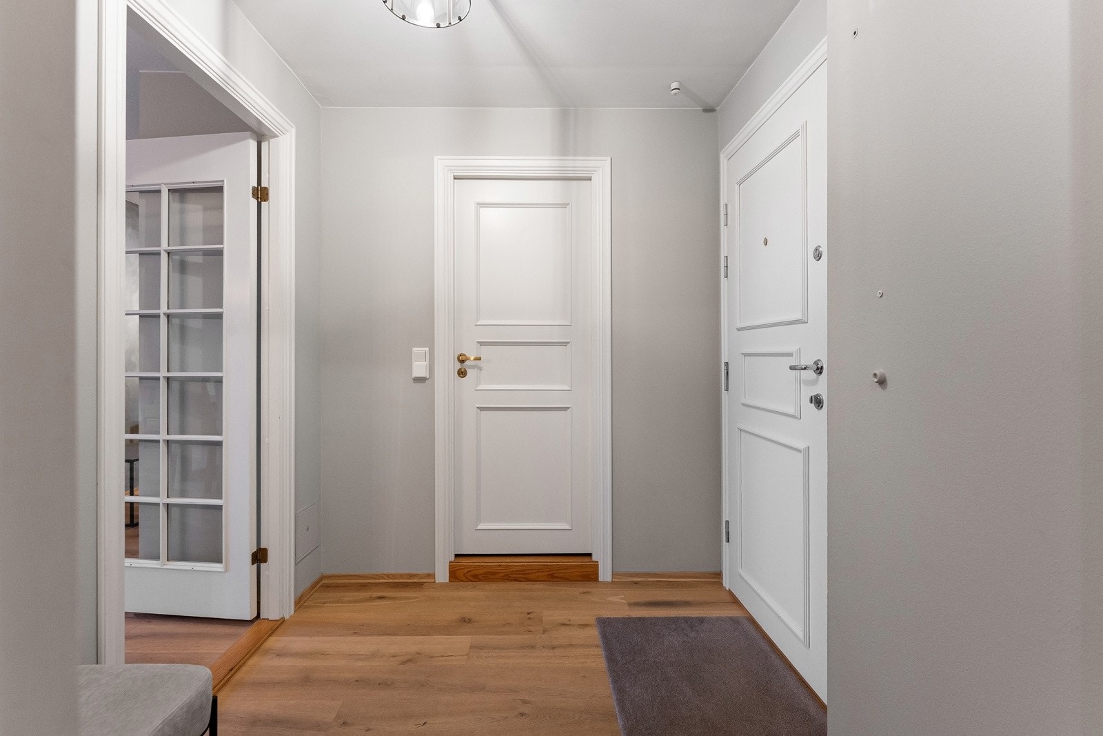 Leiligheten ligger enkelt til i byggets høye første etasje med trappefri adkomst fra bakkeplan Galleribilde