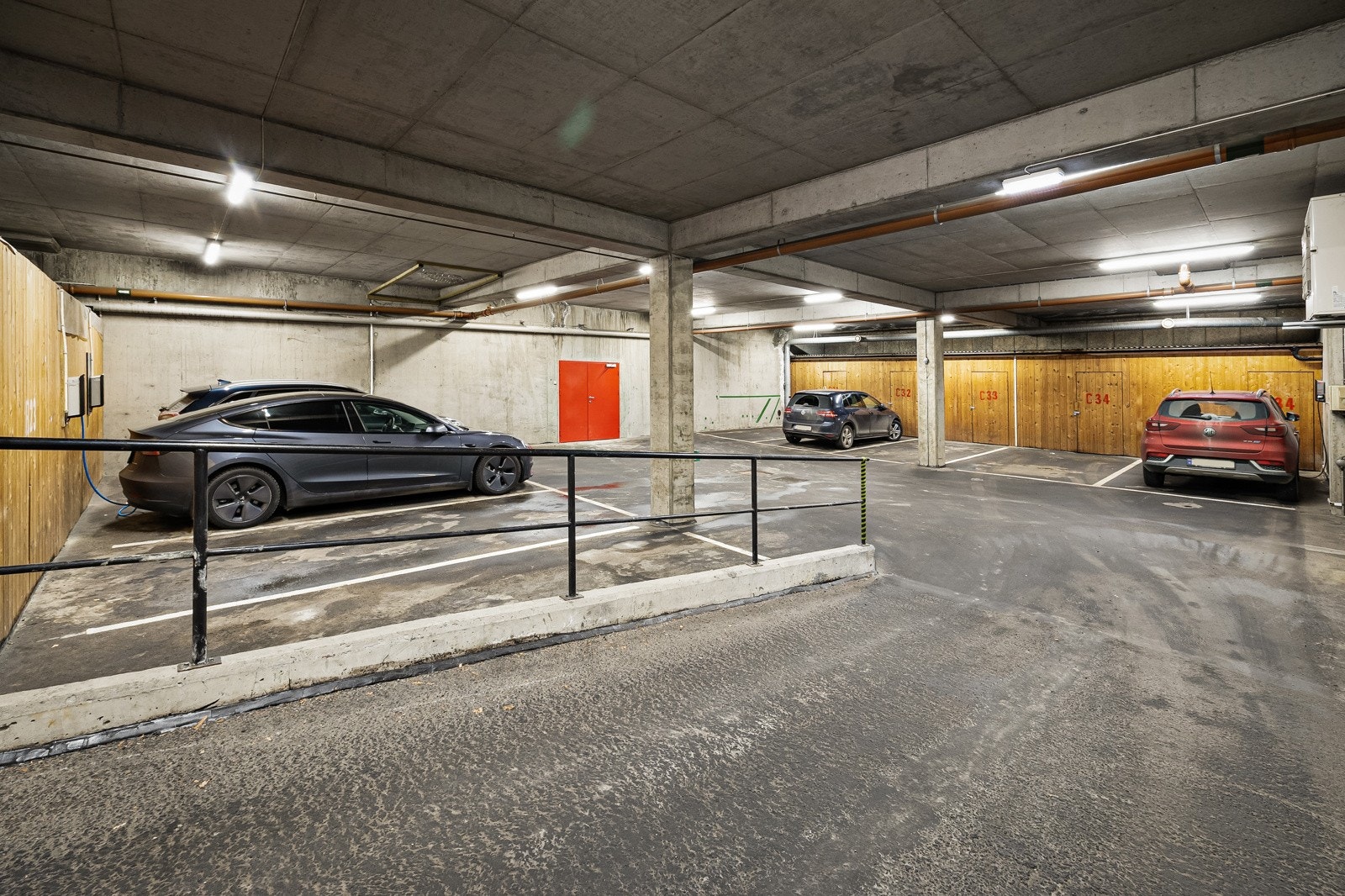 Fast garasjeplass i felles garasjeanlegg. Mulighet for å etablere el.bil-lader. Galleribilde