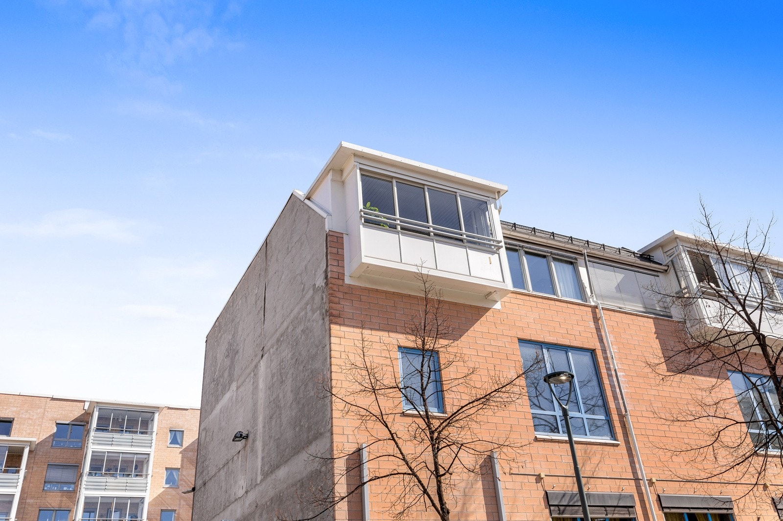 God intern beliggenhet i bygget - på enden og helt på toppen i 3. etasje. Galleribilde