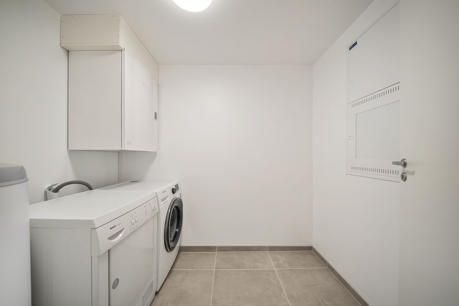 Dette rommet fungerer som både vaskerom, teknisk rom og bod. Her er det plass til vaskeromsinnredning, hyller eller skap. Galleribilde