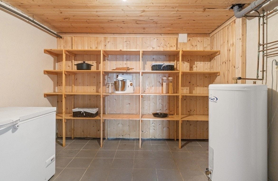 Bod kjeller med sto fryser Galleribilde