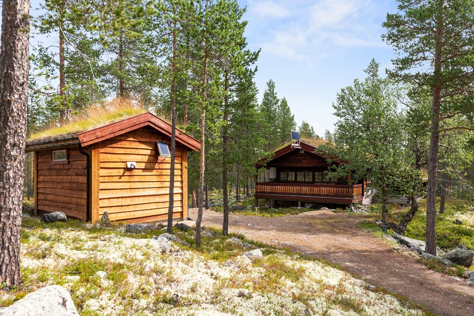 Uthus/redskapsbod opplyst oppført i 2018. Galleribilde