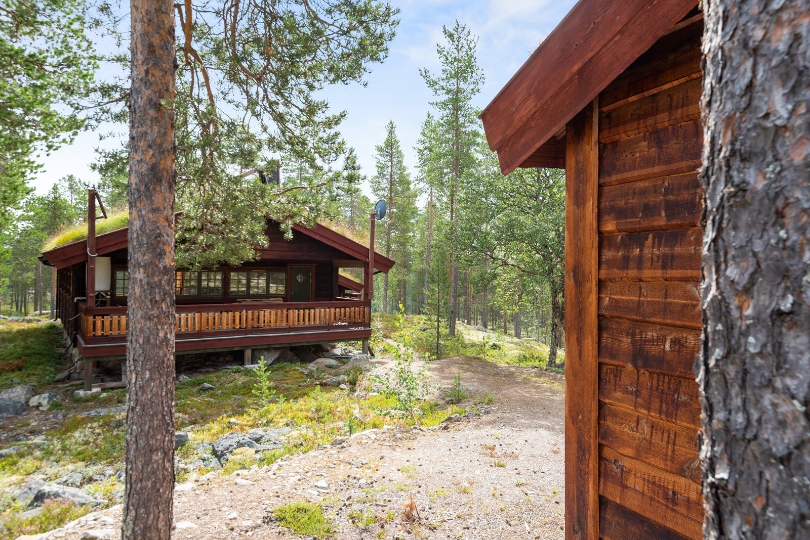 Fasaden sett fra uthuset. Galleribilde