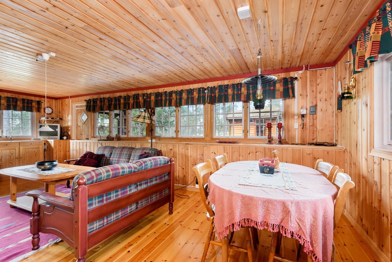 Stue og spisestue. Galleribilde