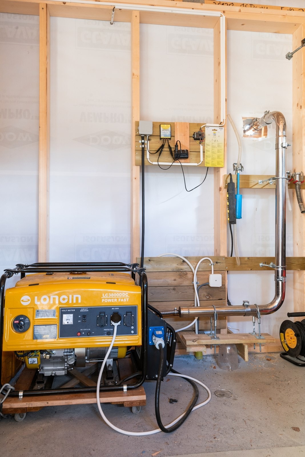 Uthus/redskapsbod. Galleribilde