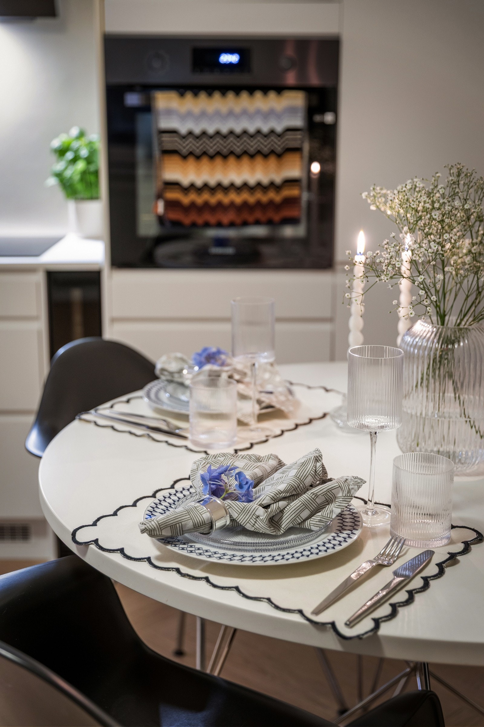 Det er plass til spisebord Galleribilde