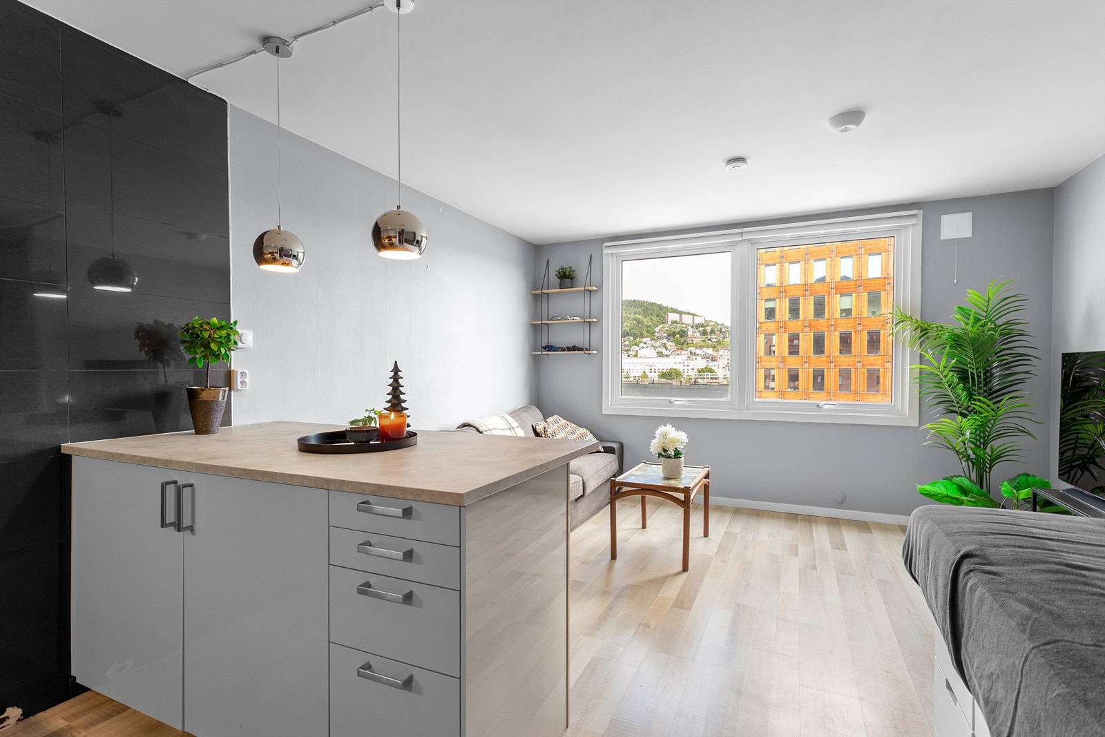 Moderne og velholdt 1-roms leilighet beliggende i 4. etasje (3. boligetasje). Foto: Ole Thorgeir Solheim Thoresen Galleribilde