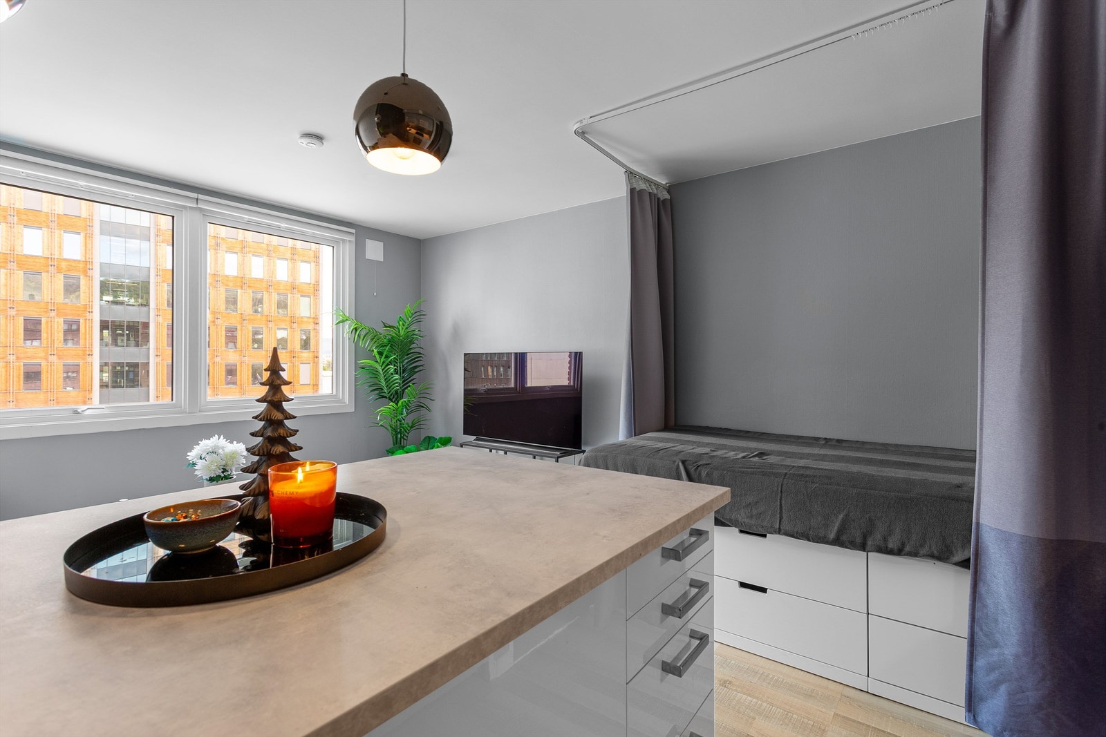 Sikringsskap med automatsikringer (skiftet til automatsikringer i 2023) Galleribilde