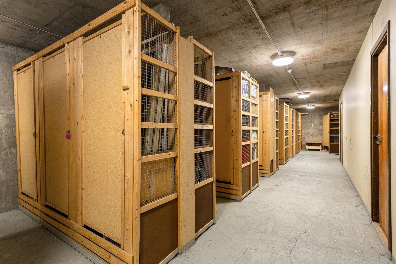 Leiligheten disponerer to boder i felles kjelleretasje Galleribilde