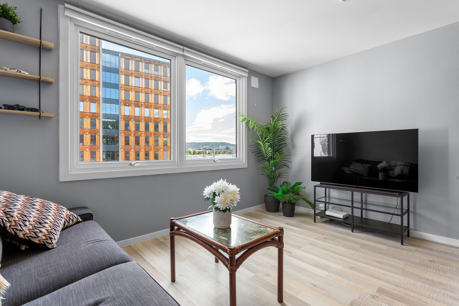 Inngangsdør fra 2025 og vinduer fra 2020 Galleribilde