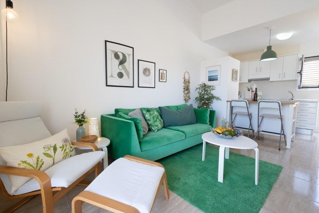 Hyggelig stuegruppe og åpen kjøkkenløsning Galleribilde