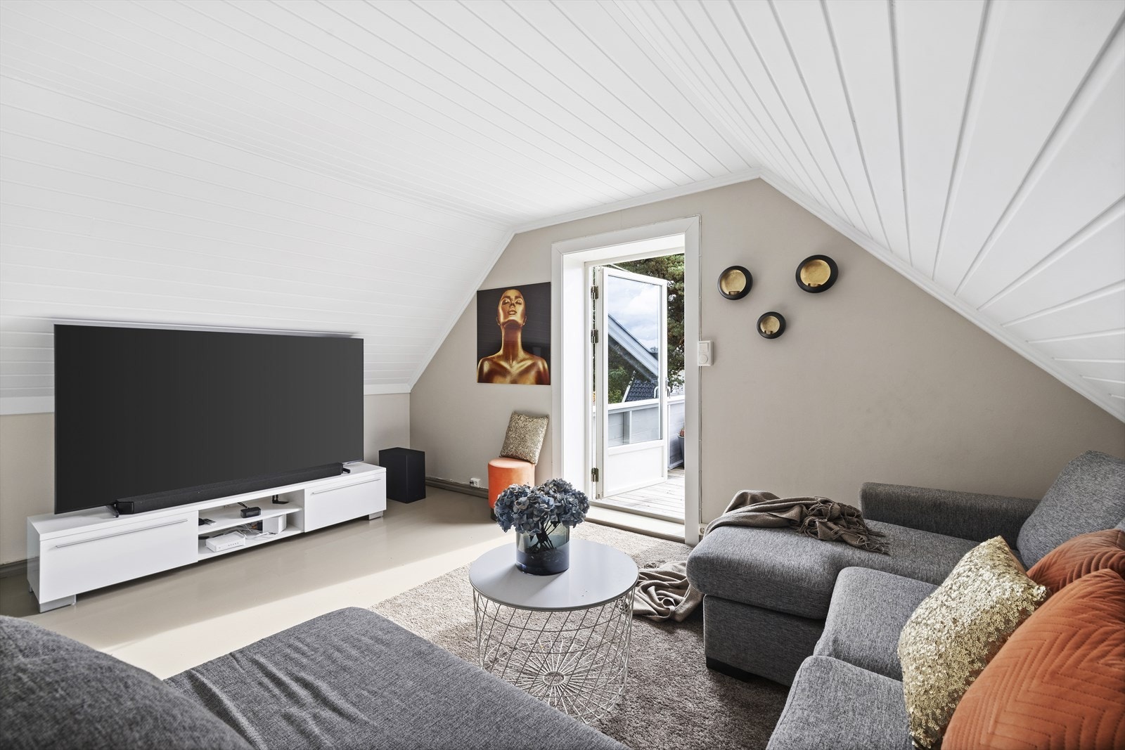Fra stuen er det utgang til takterrasse Galleribilde