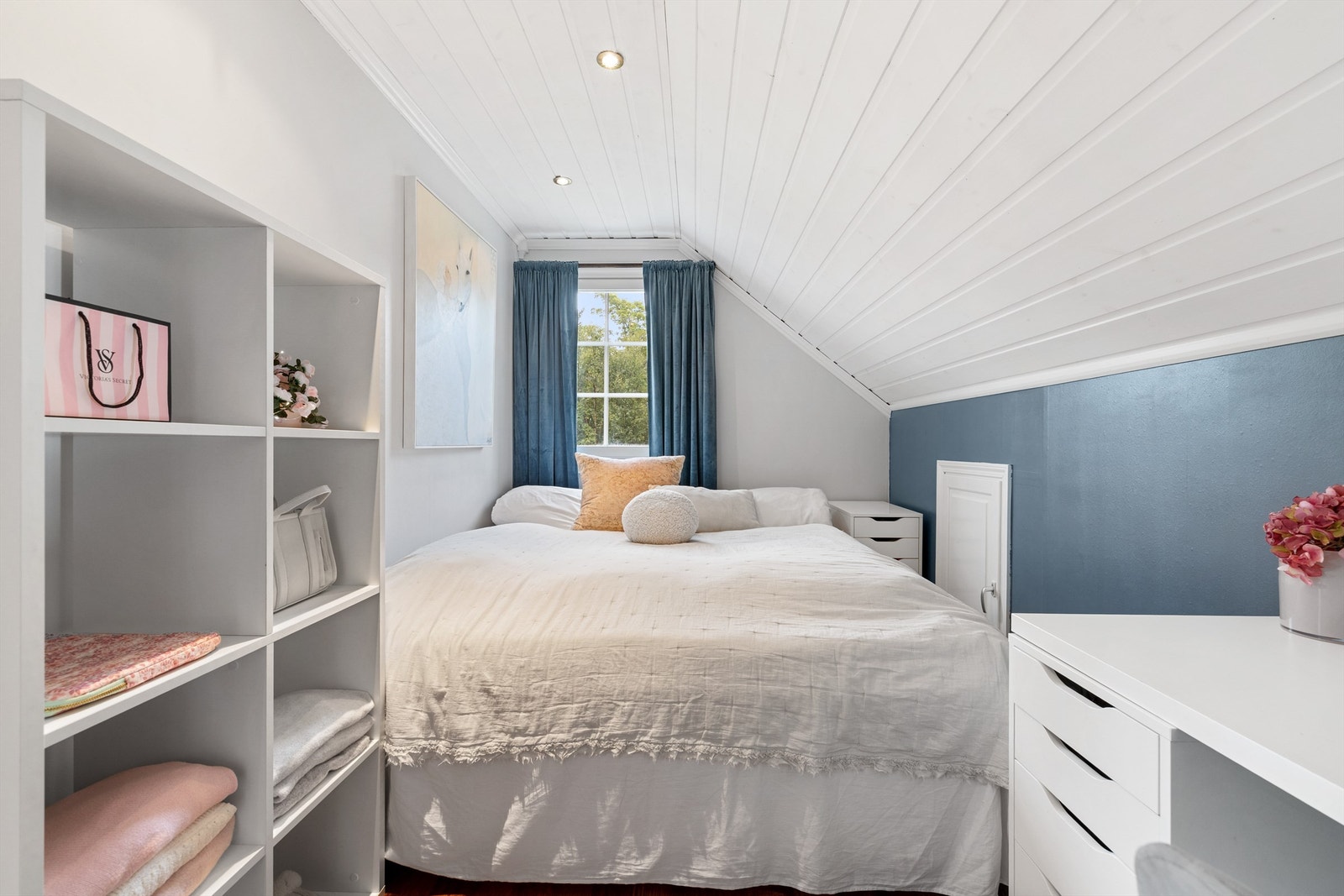 Rafteloftet gir gode oppbevaringsmuligheter. Galleribilde