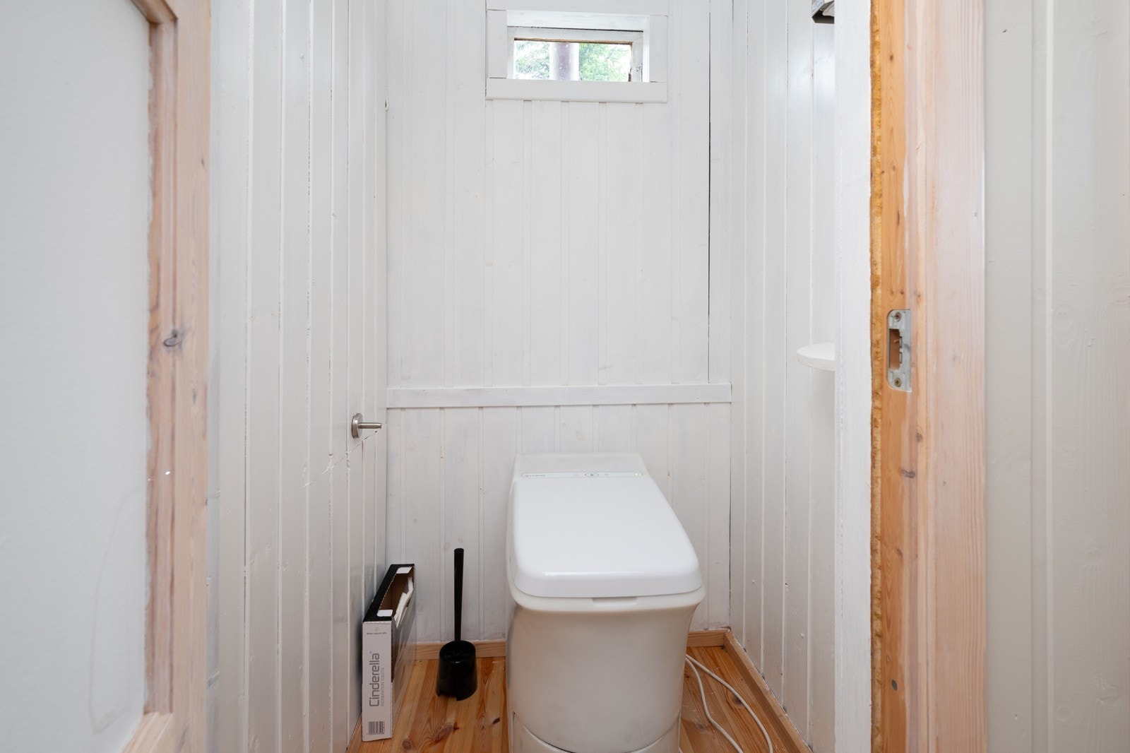 Toalettrom med toalett fra Cinderella Galleribilde