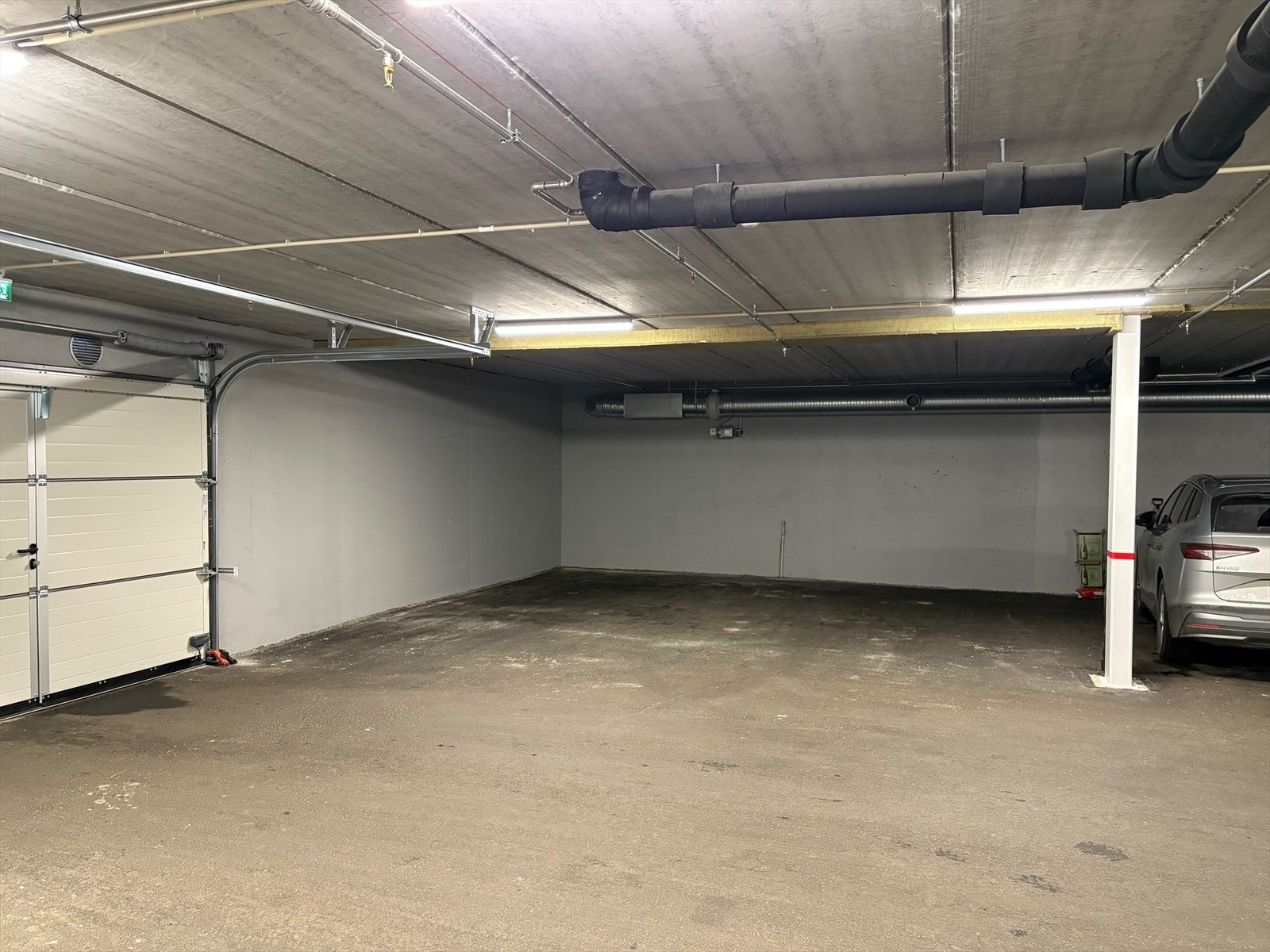 To garasjeplasser Galleribilde