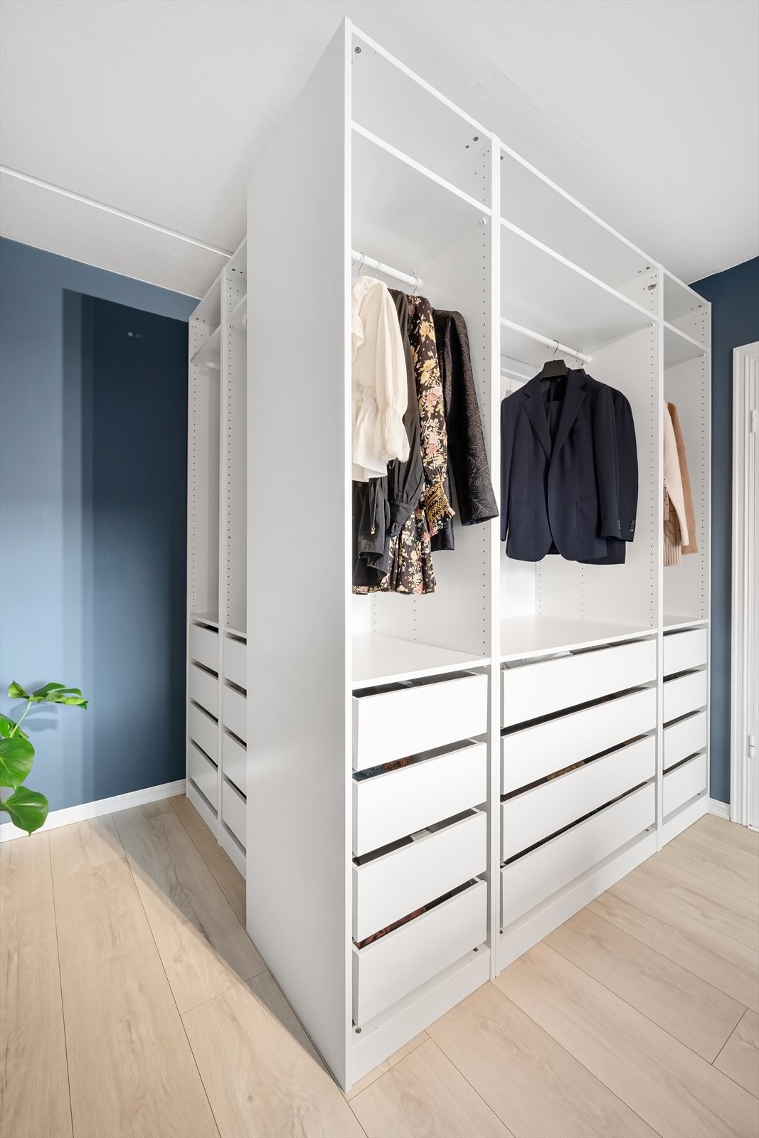 Garderobe hovedsoverom. Galleribilde