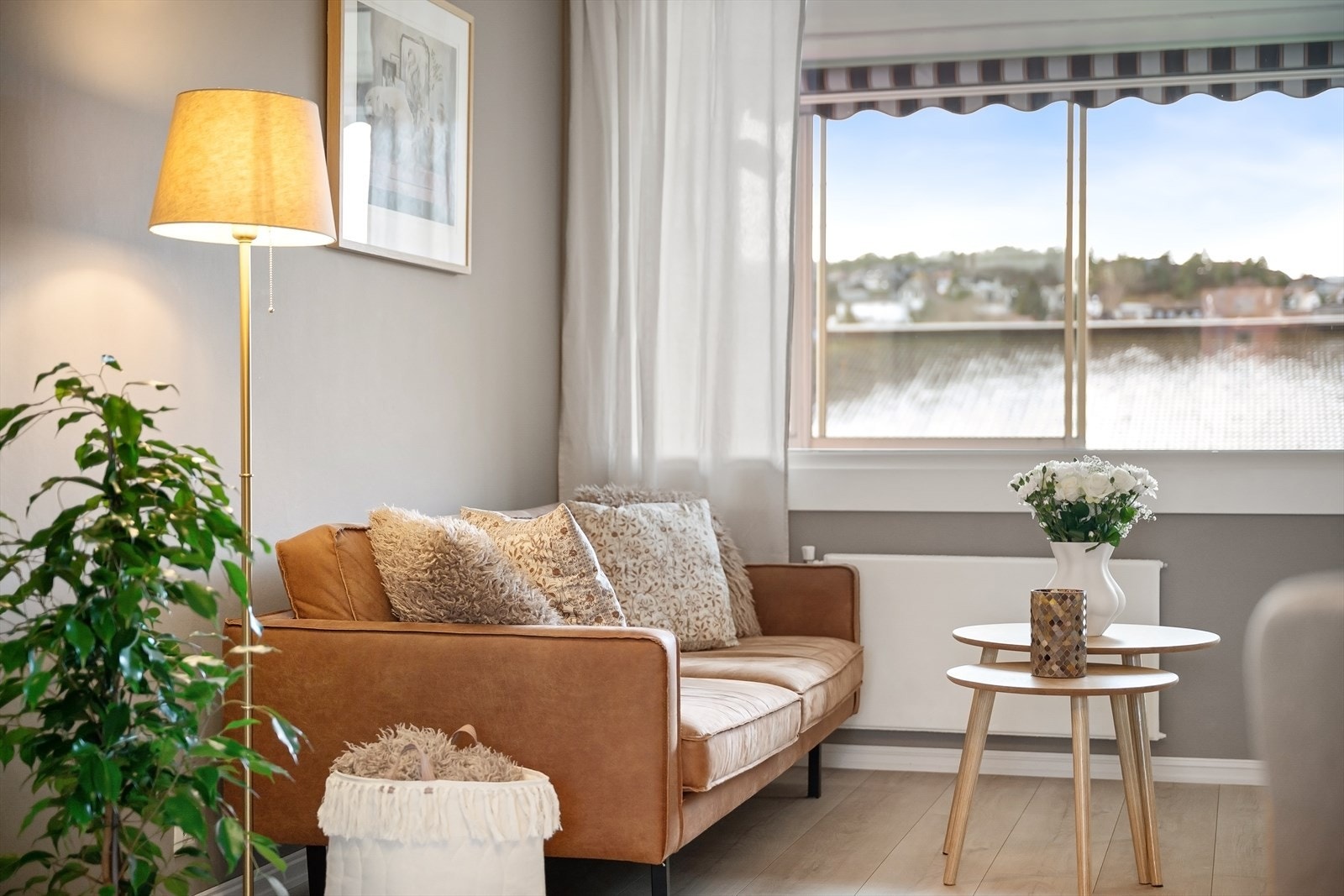 Varmtvann og fyring er inkludert i felleskostander. Galleribilde