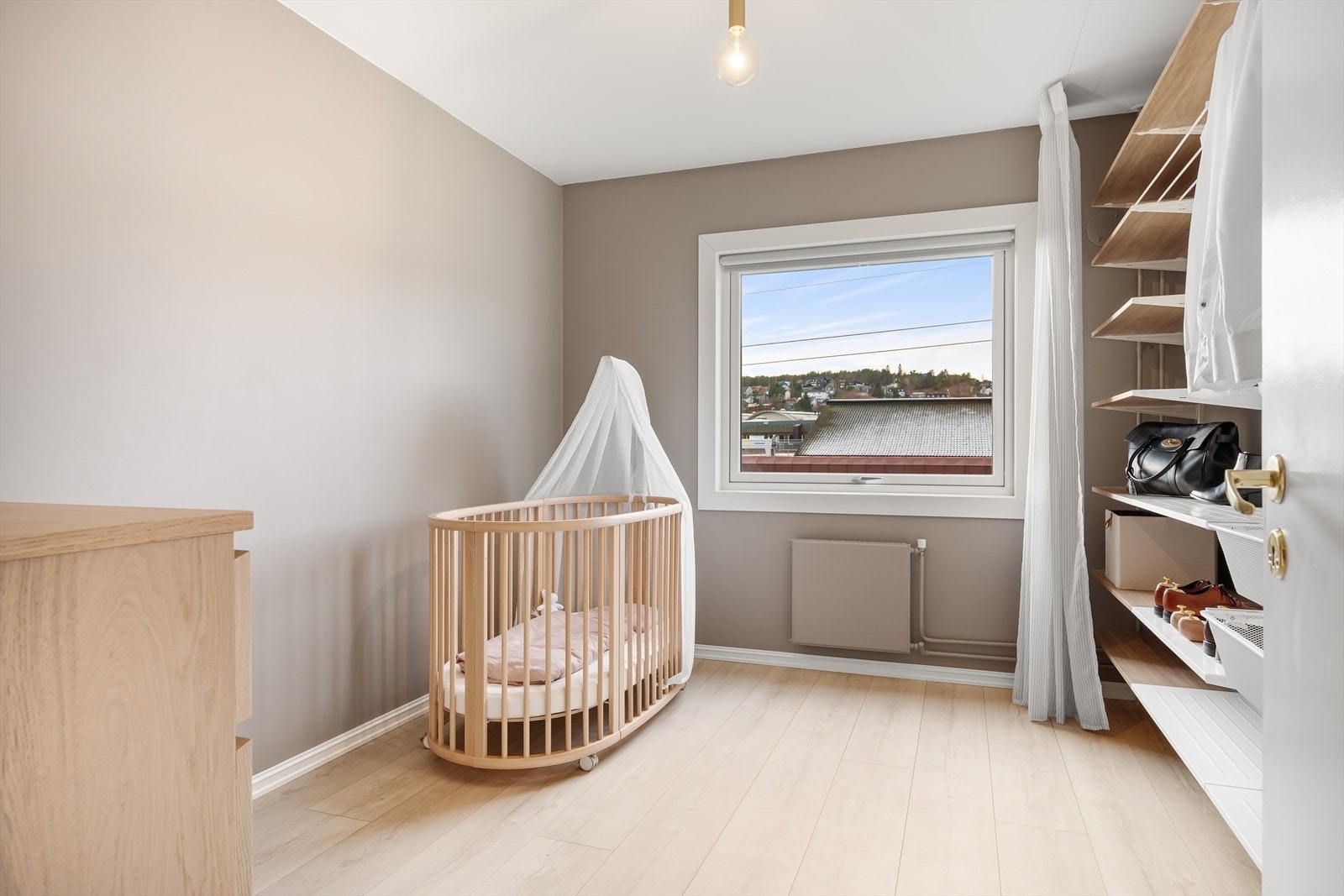 Soverom 2 inn fra entré. Plass til dobbeltseng om ønskelig. Galleribilde