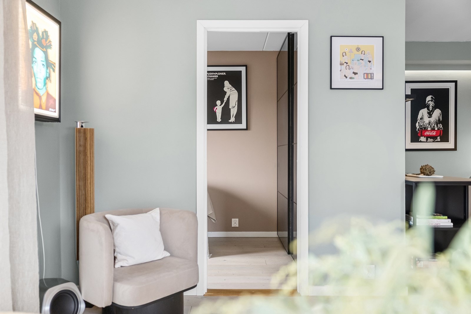 Fra stuen er det adkomst til soverom to. Galleribilde