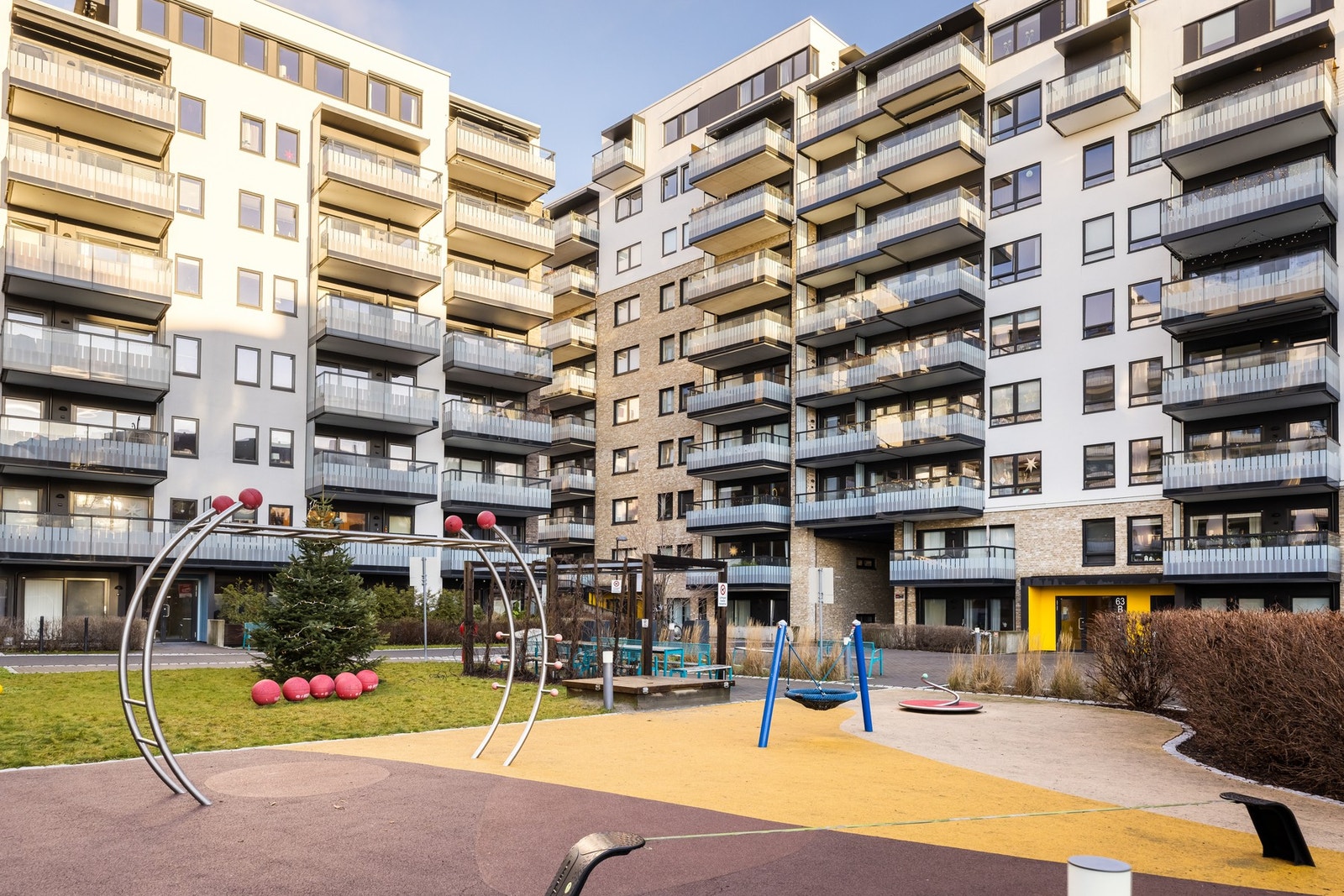 Sameiet har et flott uteområdet for store og små. Galleribilde