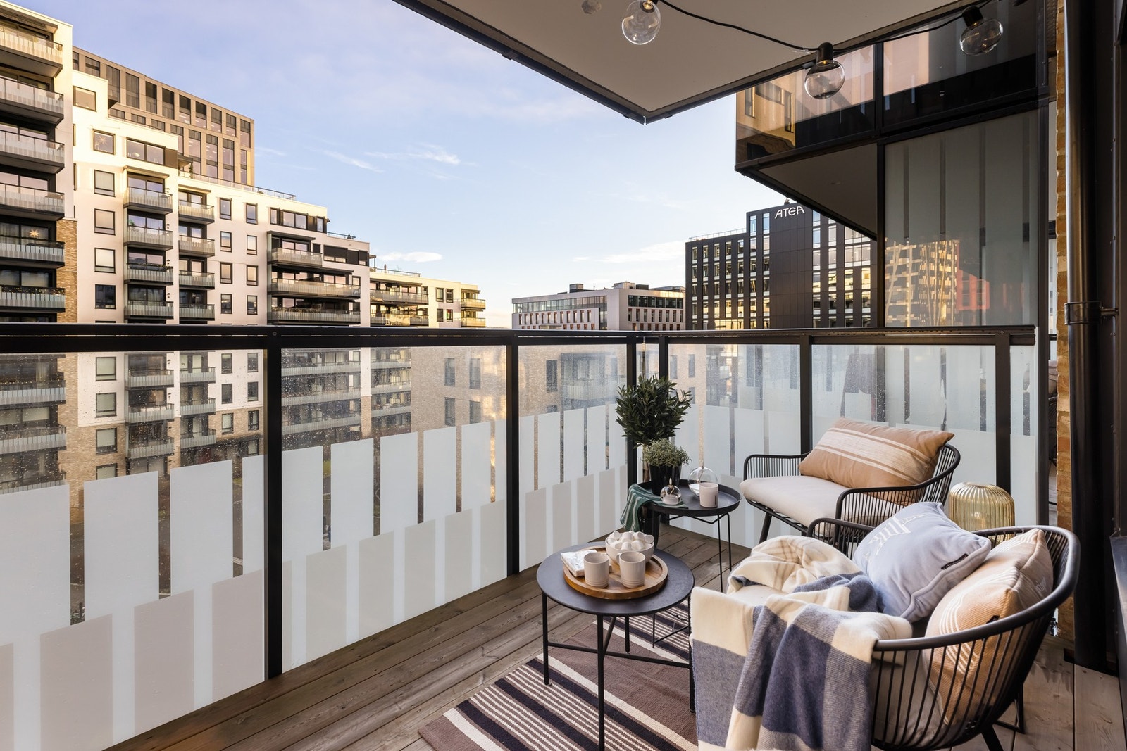 Balkongen oppleves som romslig og har god plass til både utemøbler og grill. Galleribilde