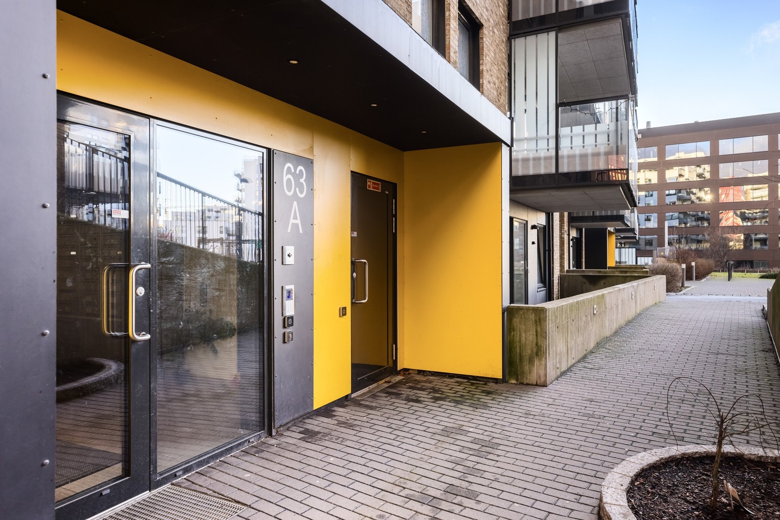 Lørenveien 63A har et innbydende inngangsparti. Galleribilde