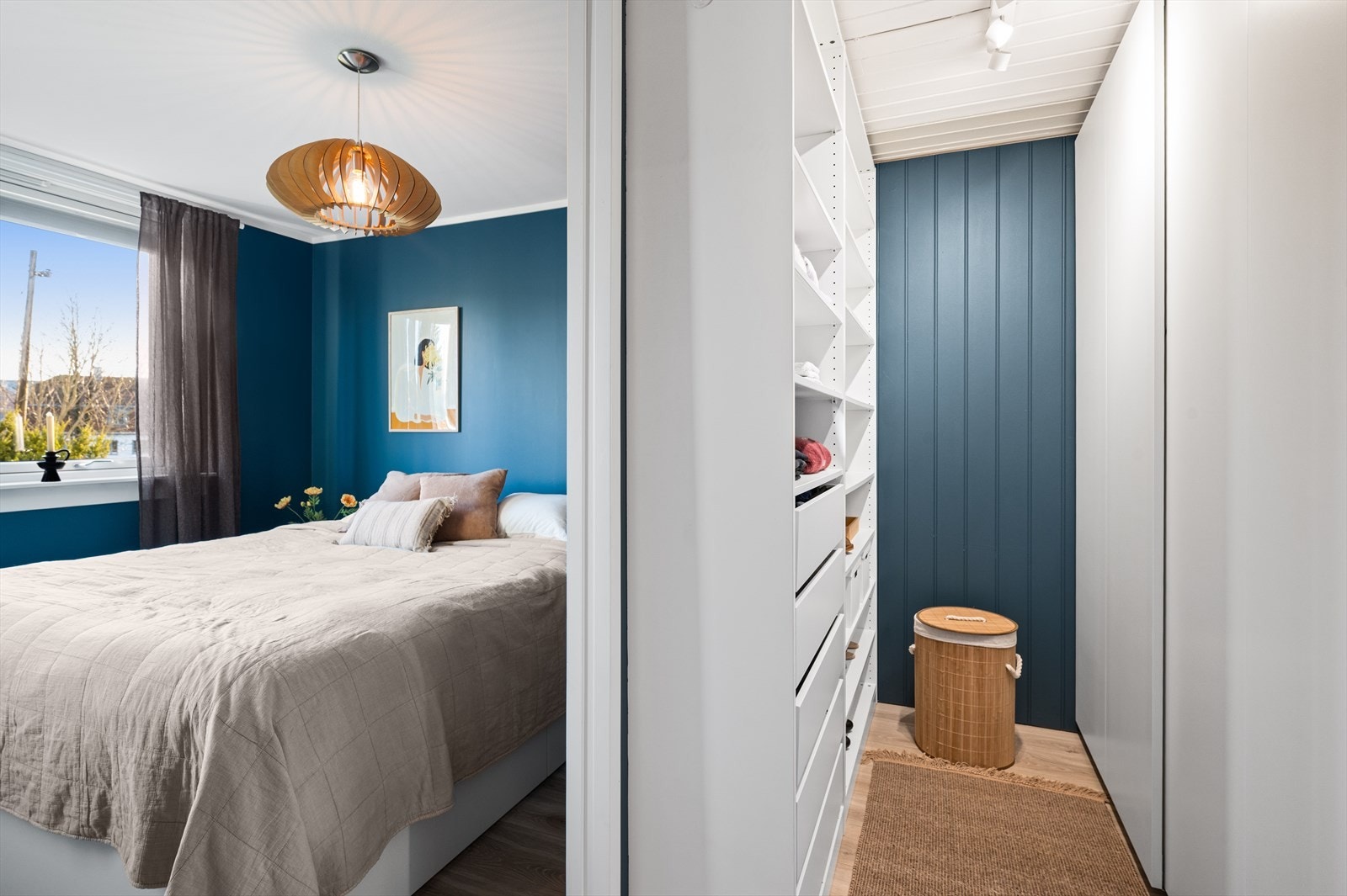Rommet eget walk-in-closet. Rommet er ikke godkjent for varig opphold, se mer pkt. ferdigattest. Galleribilde