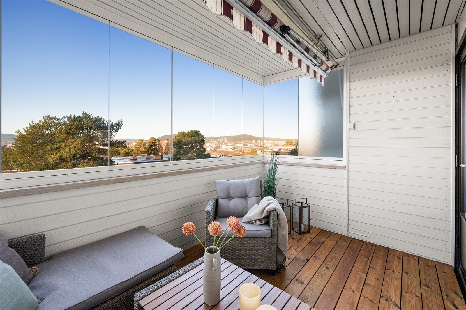 Balkongen fungerer som en fin forlengelse av stuen. Galleribilde