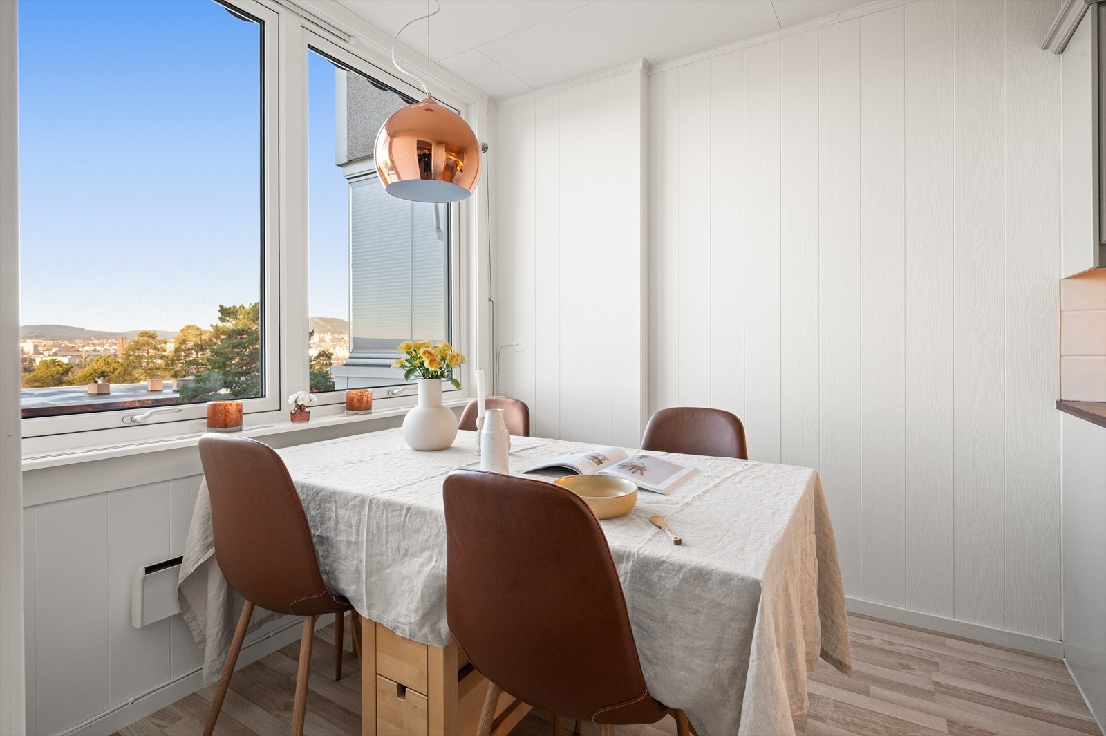 Både gode måltider og utsikten kan nytes herfra. Galleribilde