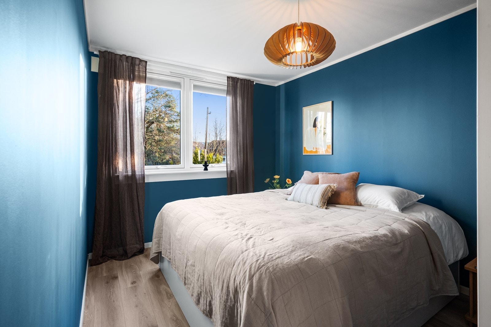 Videre byr leiligheten på to gode soverom. Galleribilde