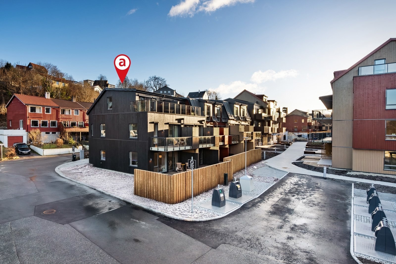 Aktiv Eiendomsmegling v/ Roger Glesnes har gleden av å presentere Storetveitvegen 90F! Ett fantastisk 3-etasjes enderekkehus på beste Storetveit med panoramautsikt! (Foto: IMOTIV) Galleribilde