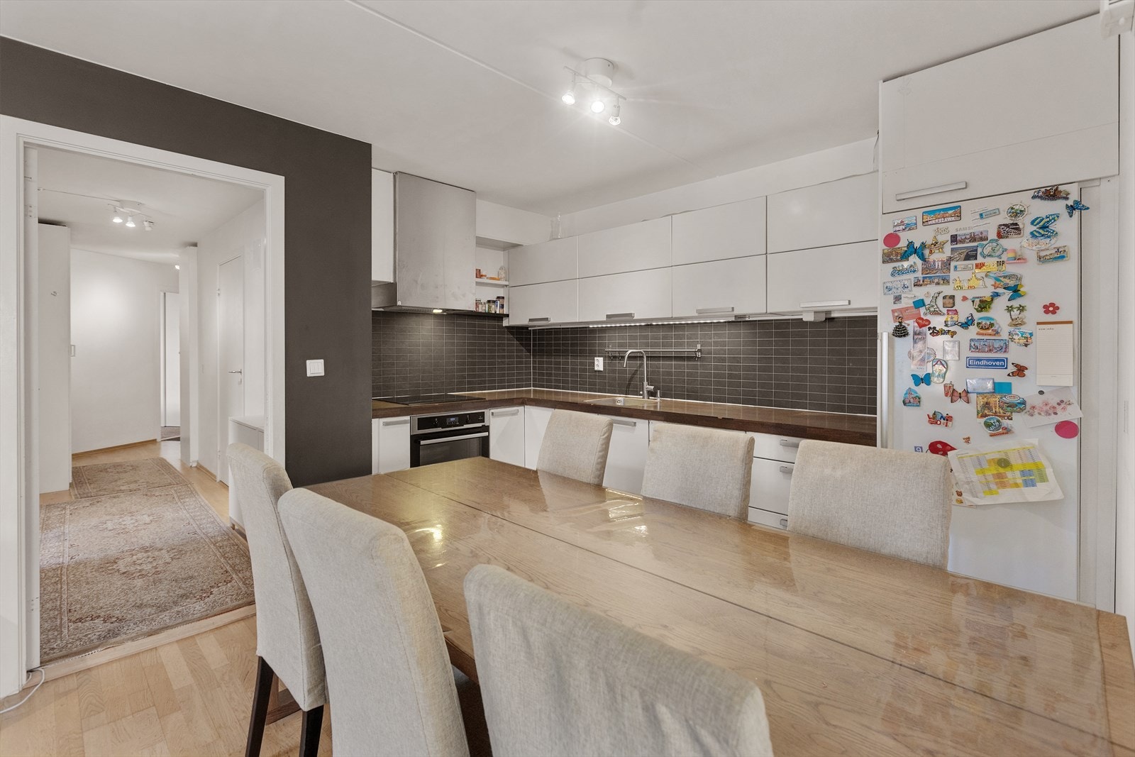 Spisestue perfekt for både hverdagsmiddag og langbord. Galleribilde