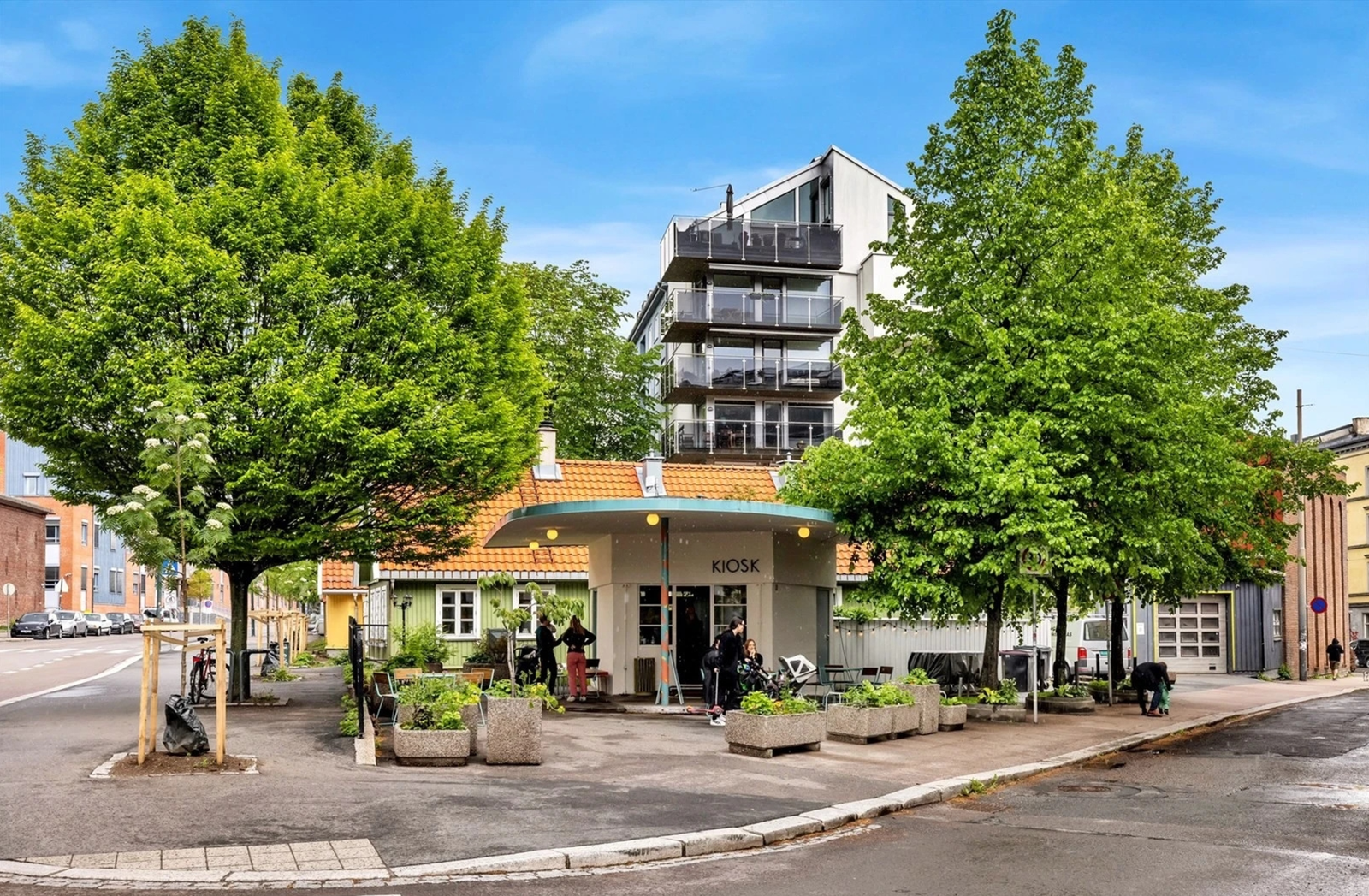 Kiosk er en hyggelig kafé like utenfor døren - Med sitt søte uttrykk og fine uteservering er dette det perfekte stedet for morgenkaffen! Galleribilde