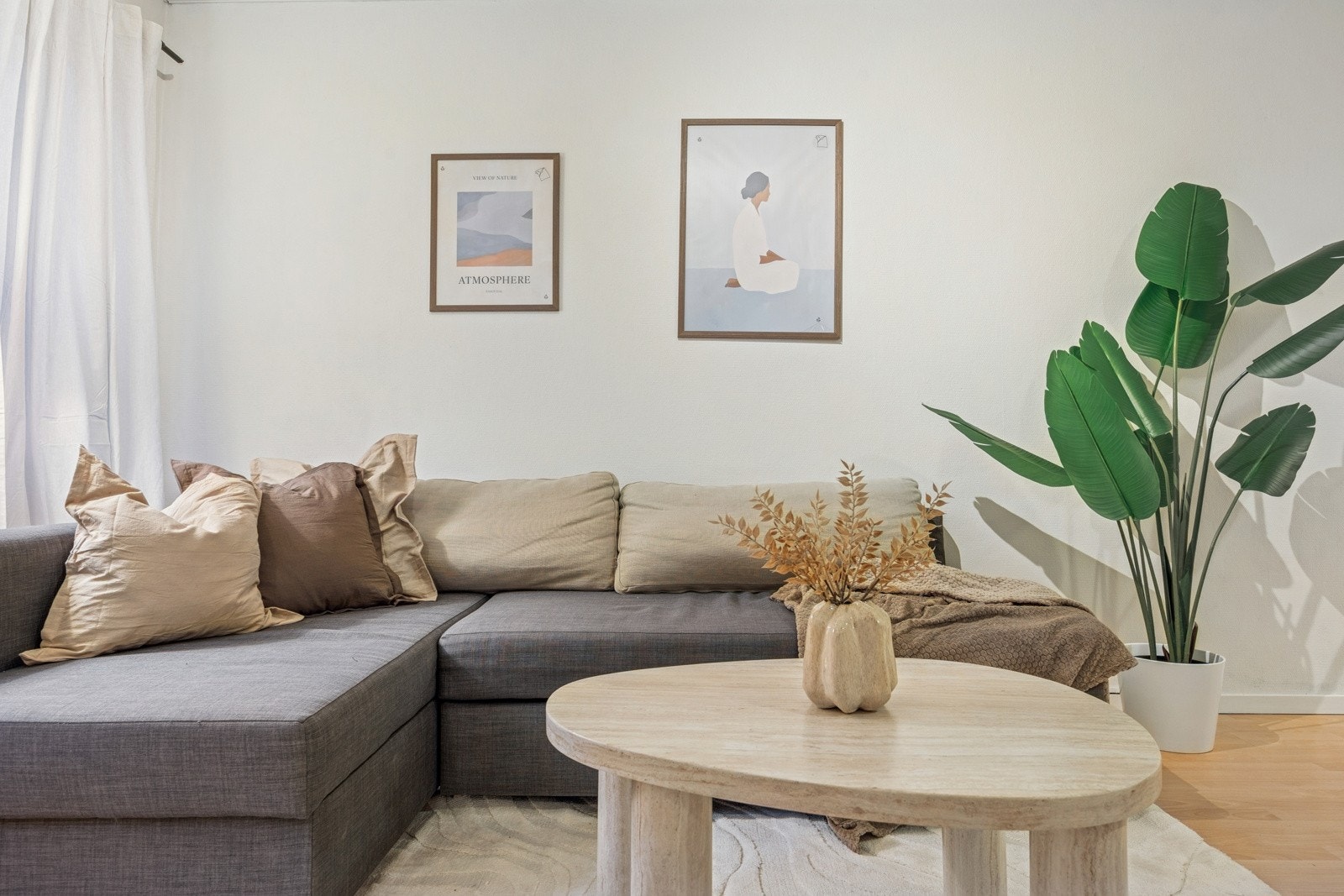 Inkludert i felleskostnadene på kr 3 505,- er blant annet tv, internett, kommunale avgifter og bygningsforsikring. Galleribilde