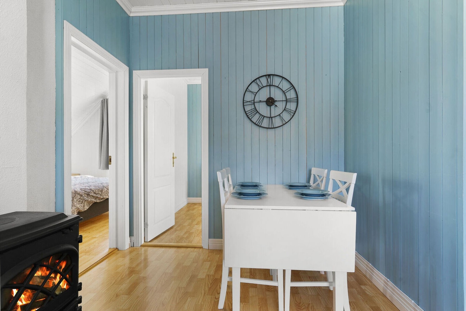 -Stuen åpner opp til begge soverommene. Galleribilde