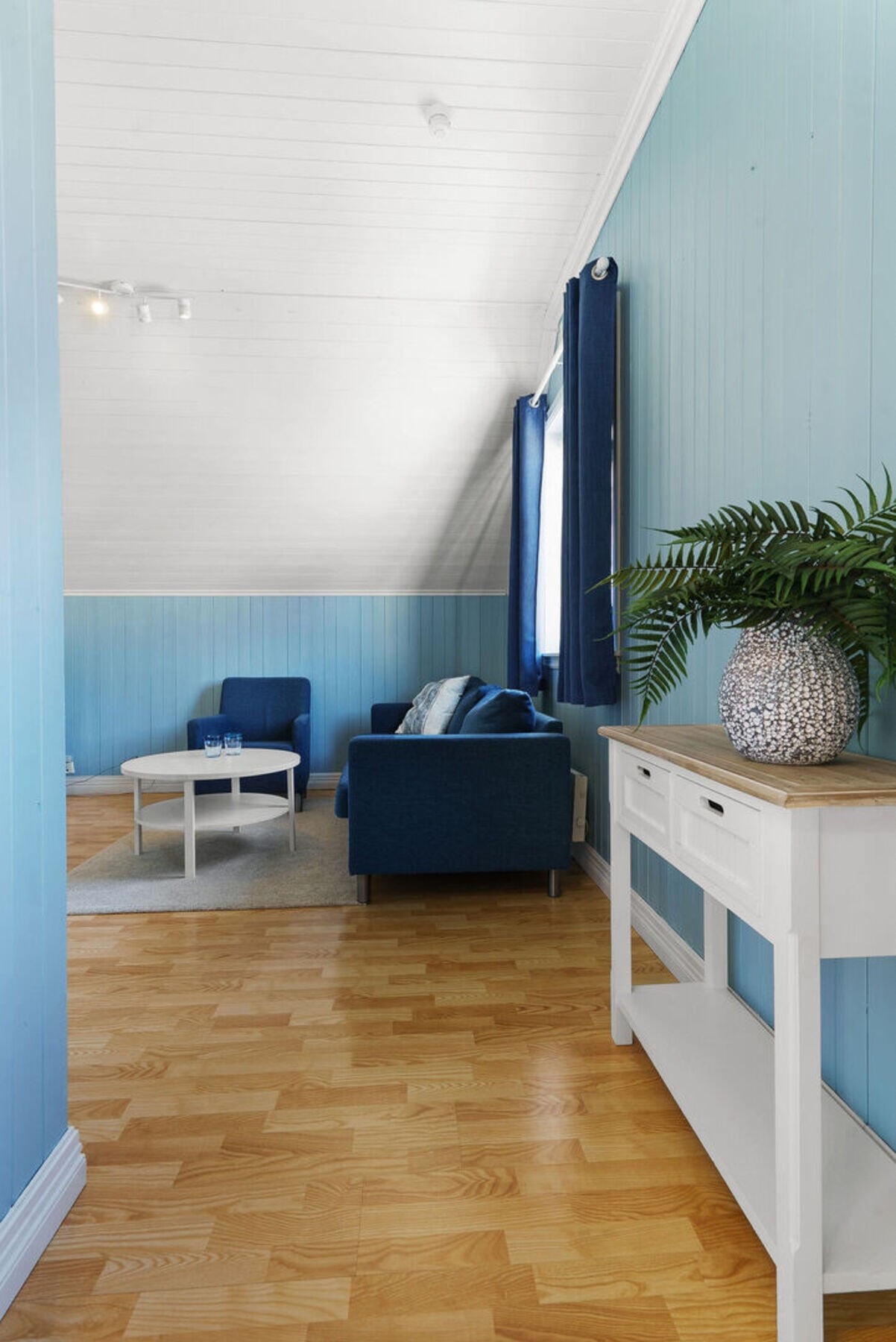 - Stuen sett fra kjøkkenet. Galleribilde