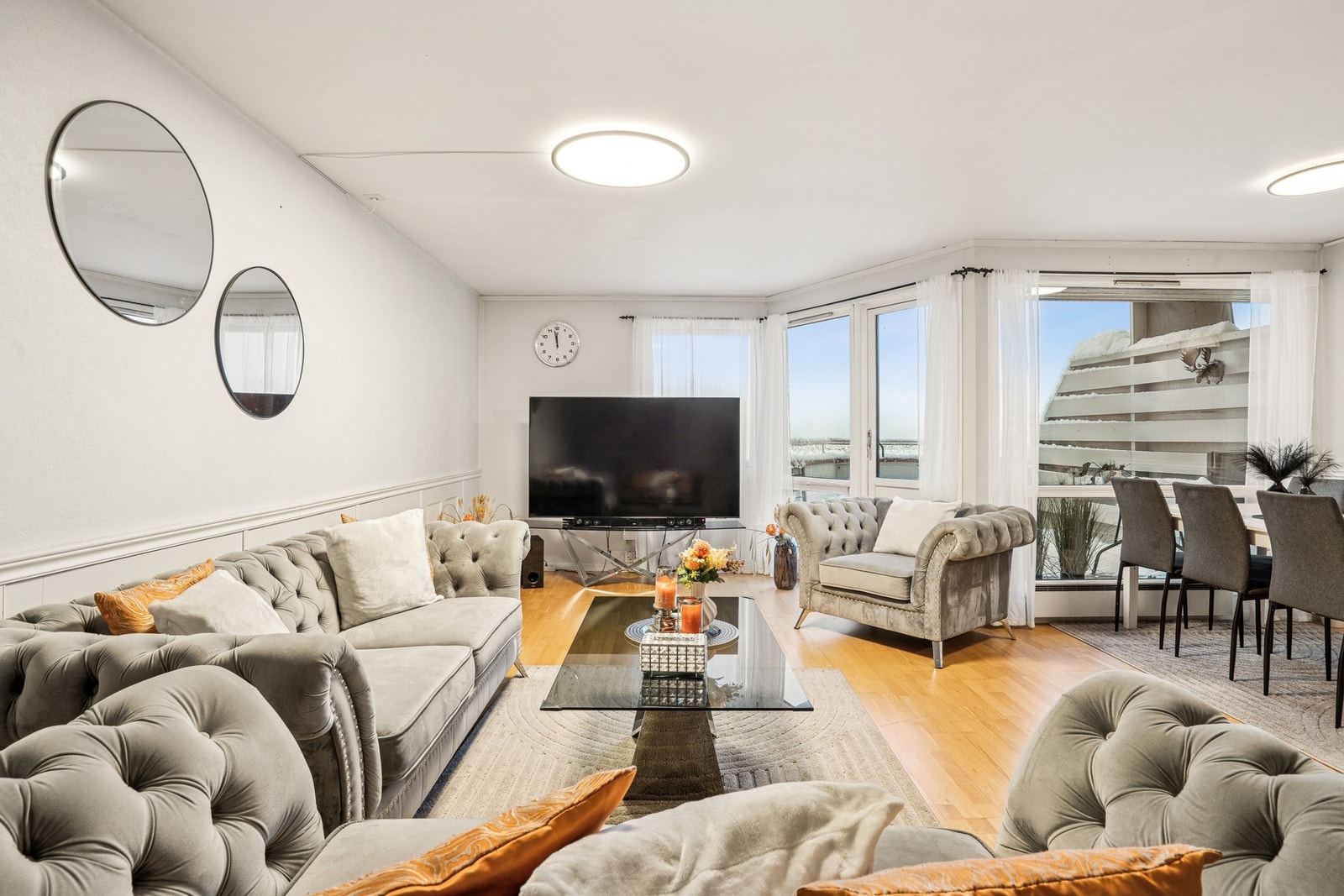 Fra stuen er det direkte utgang til balkongen. Galleribilde