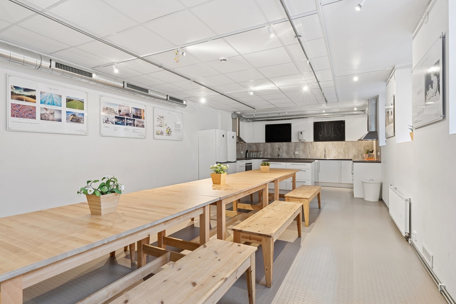 Felles kjøkkenrom med plass til flere gjester. Galleribilde