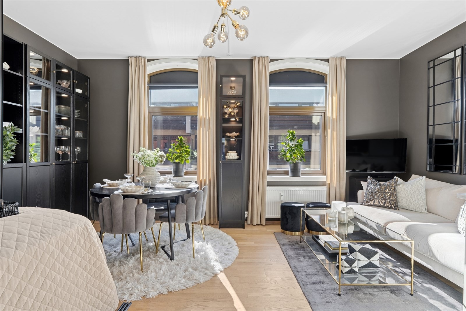 En pen og moderne studioleilighet i 3.etg med heis og meget sentral beliggenhet i Kvadraturen. Galleribilde