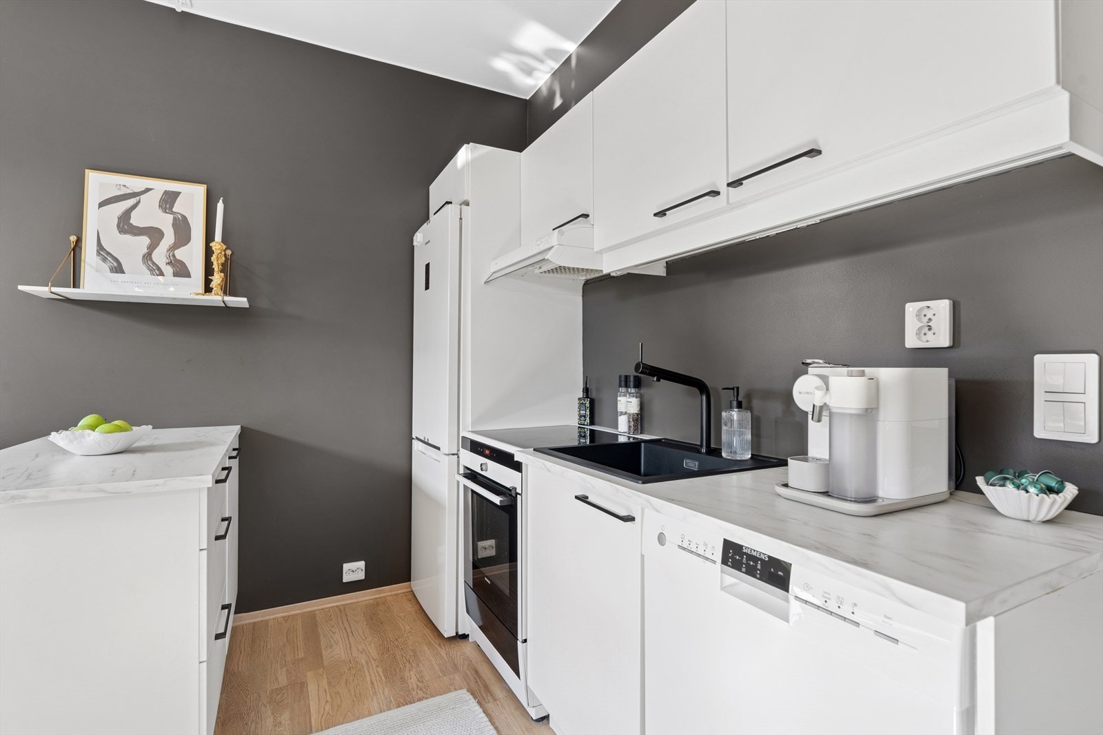 I 2020 ble benkeplaten, vasken og blandebatteriet skiftet. Galleribilde