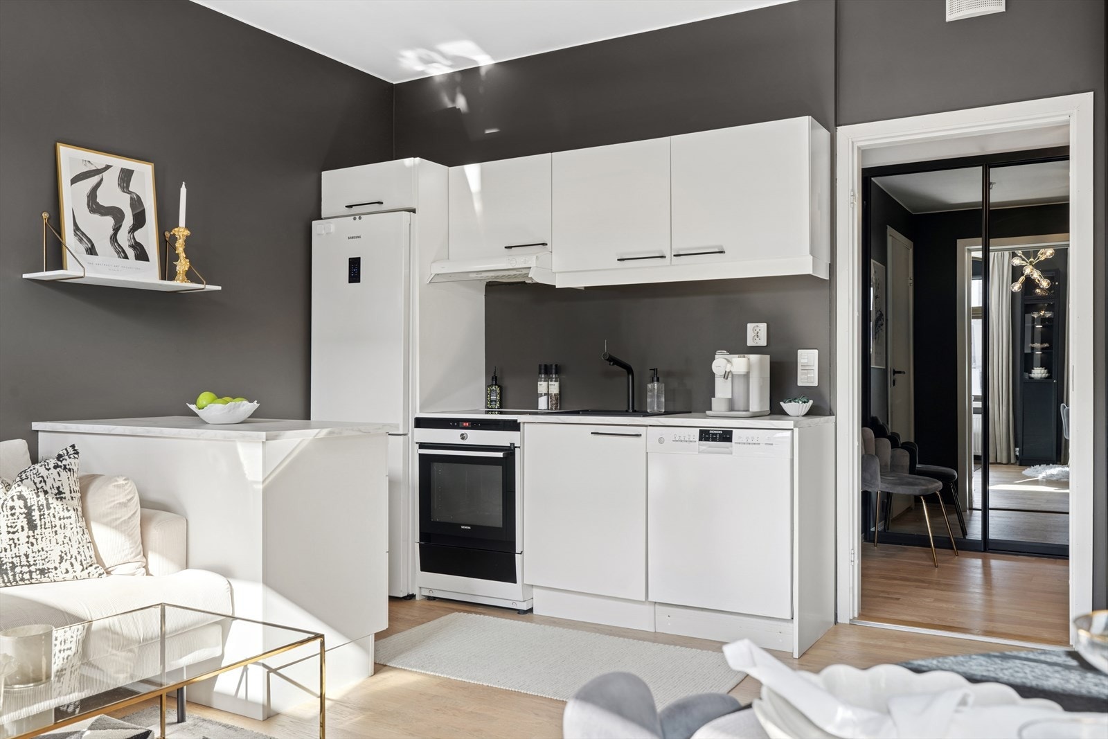 Alle hvitevarer på kjøkkenet medfølger. Galleribilde