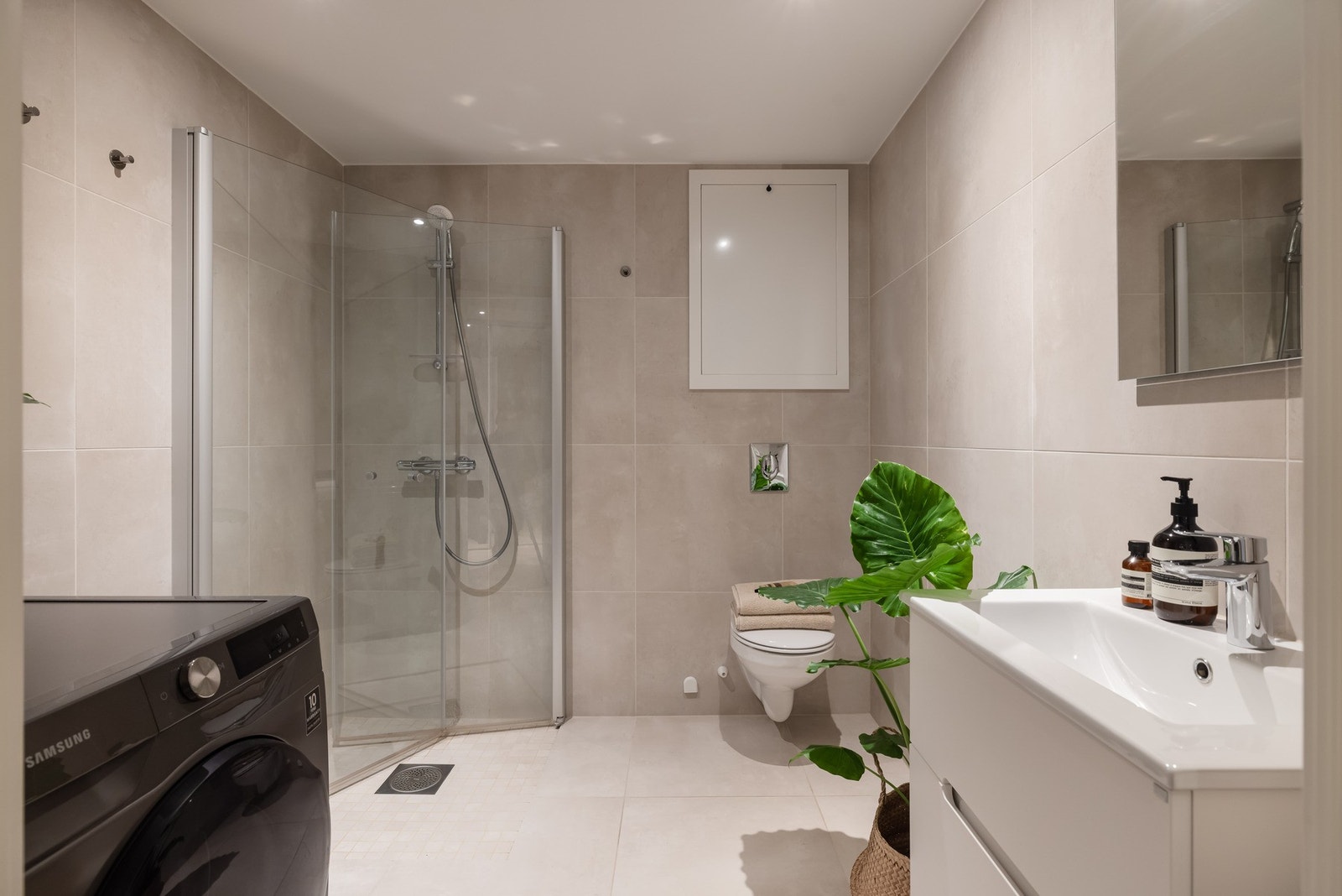 Delikat og romslig baderom fra byggeår 2020. Galleribilde