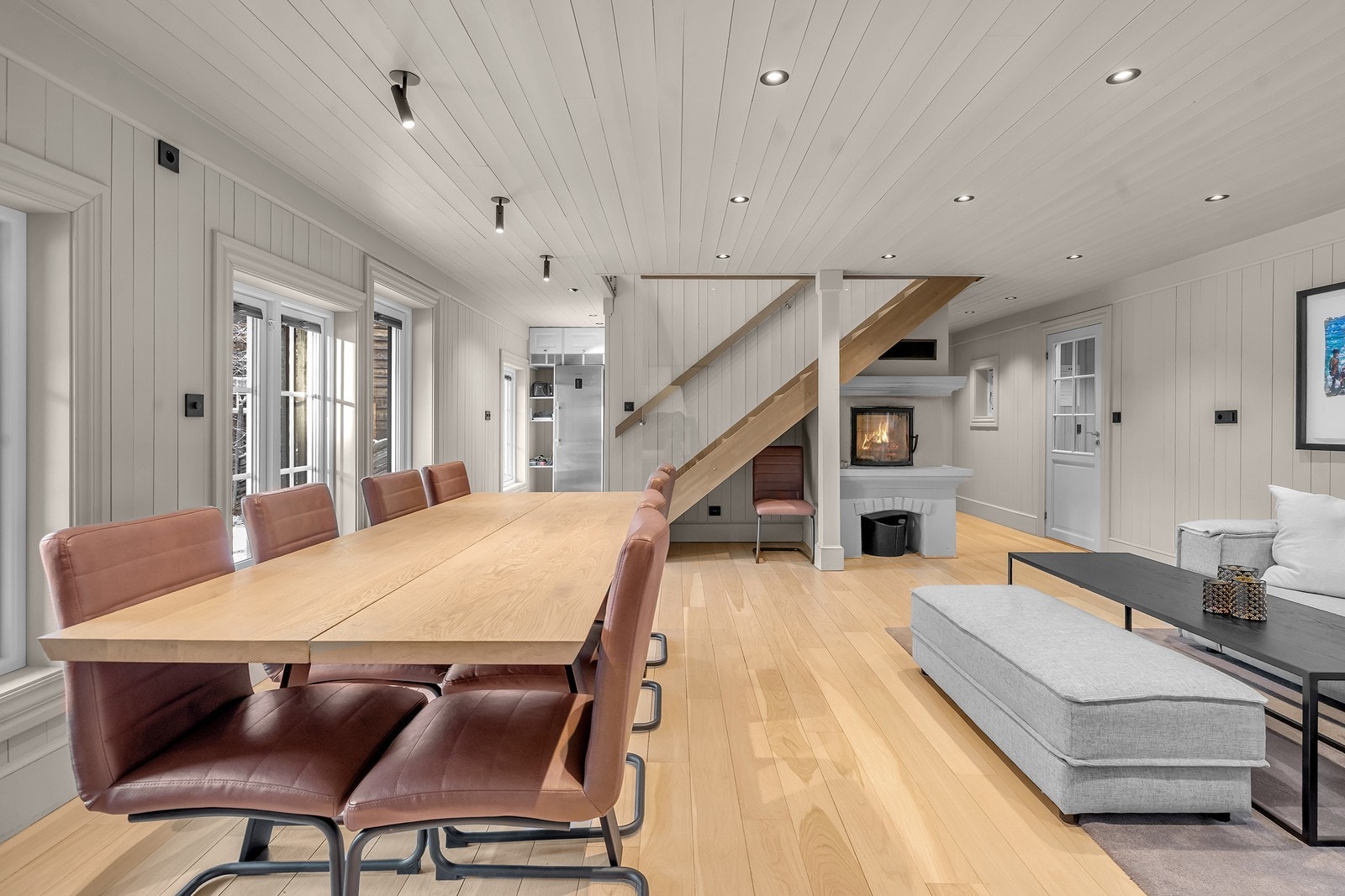 Fra stua er det trappeoppgang til 2.etasje Galleribilde