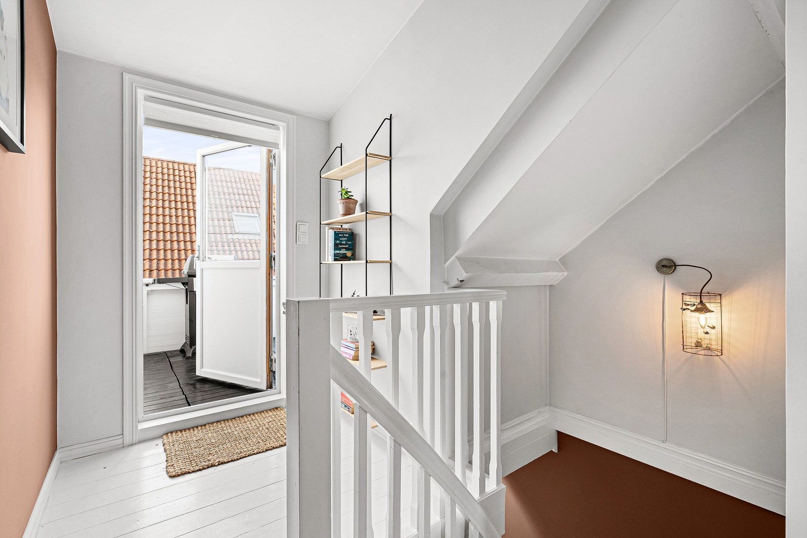 Fra gangen på loftet er det adkomst til takterrassen. Galleribilde