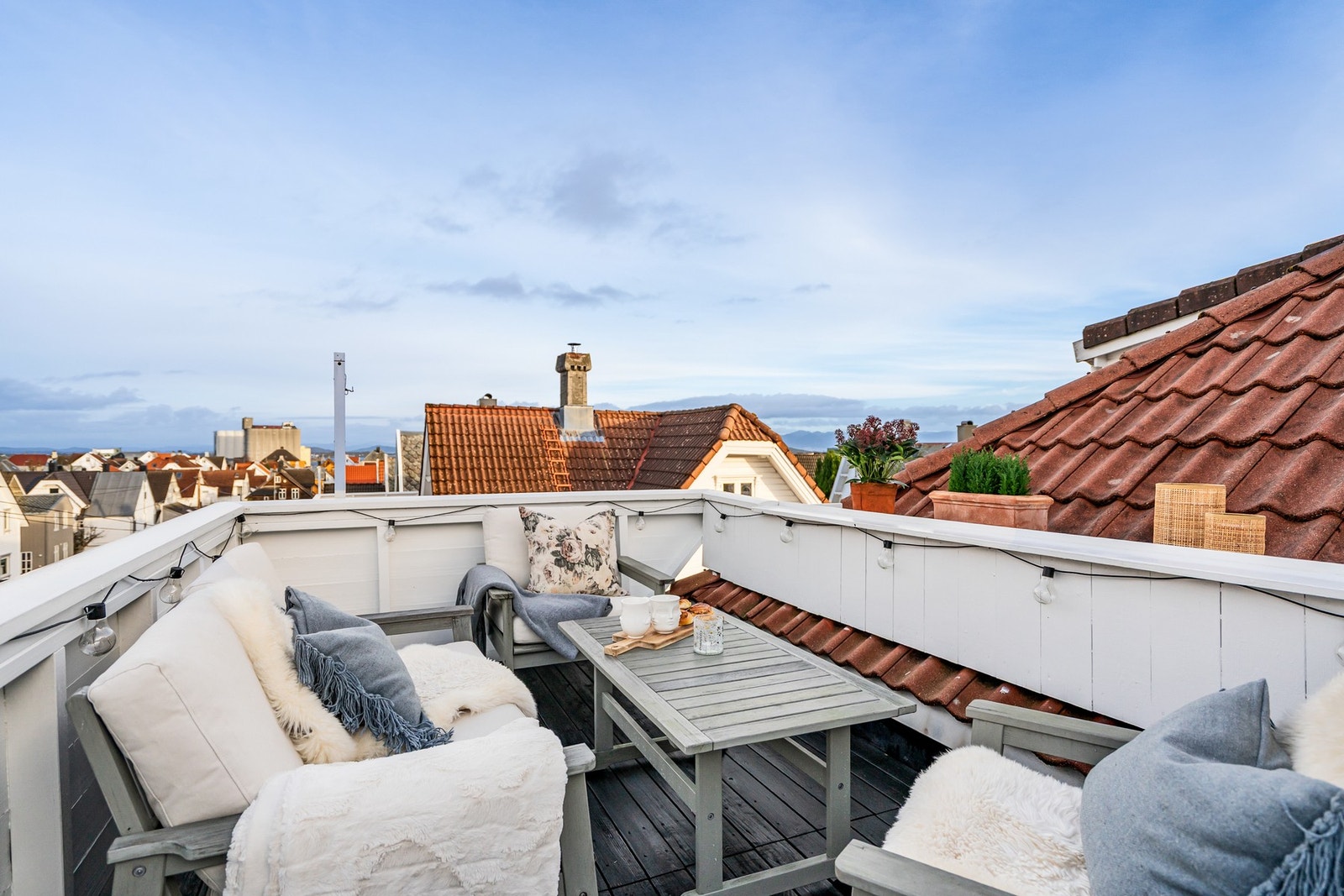 Herlig utsikt over omgivelsene, Grasholmen og fjorden. Galleribilde