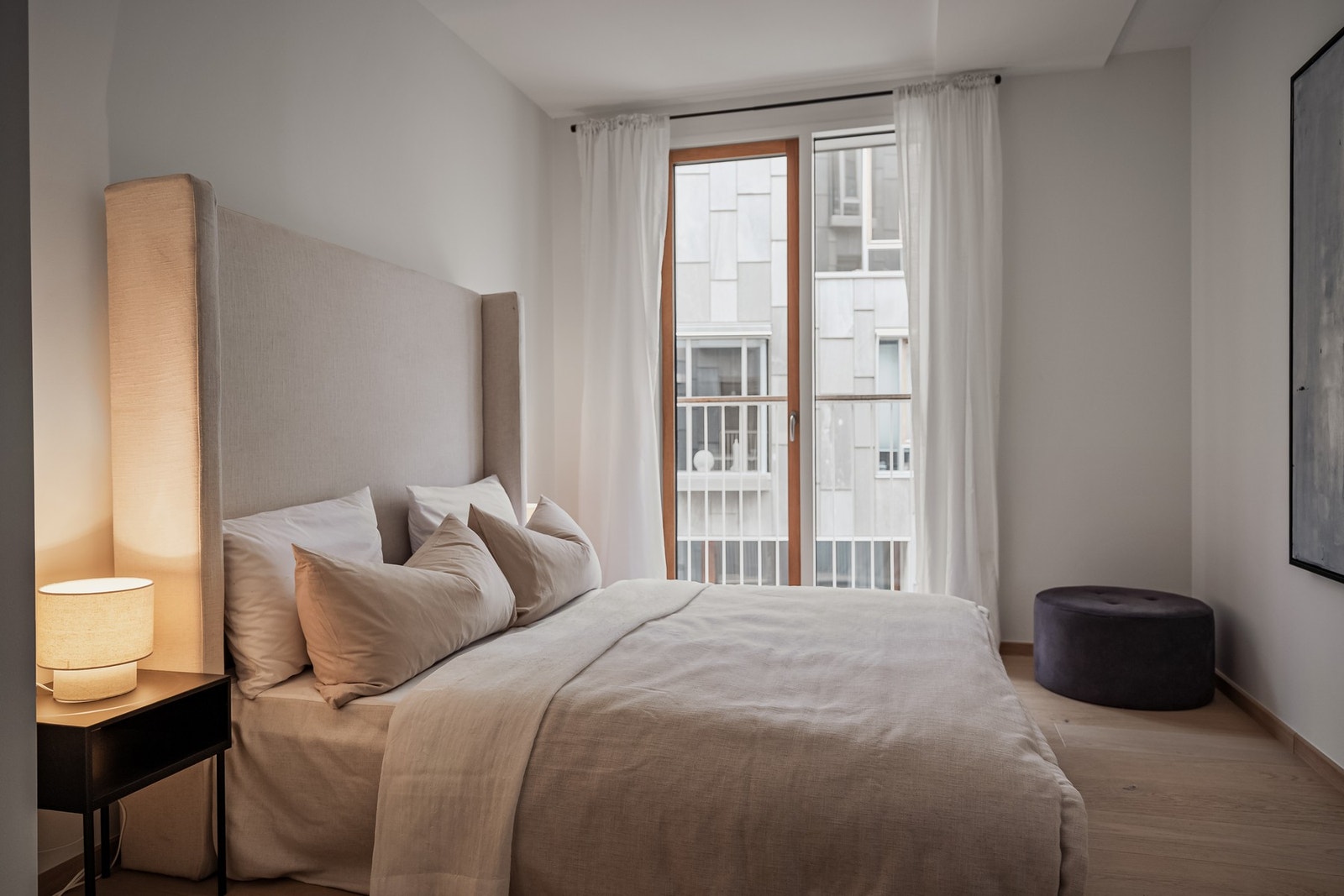 Flotte lysforhold fra store vindusflater. Galleribilde