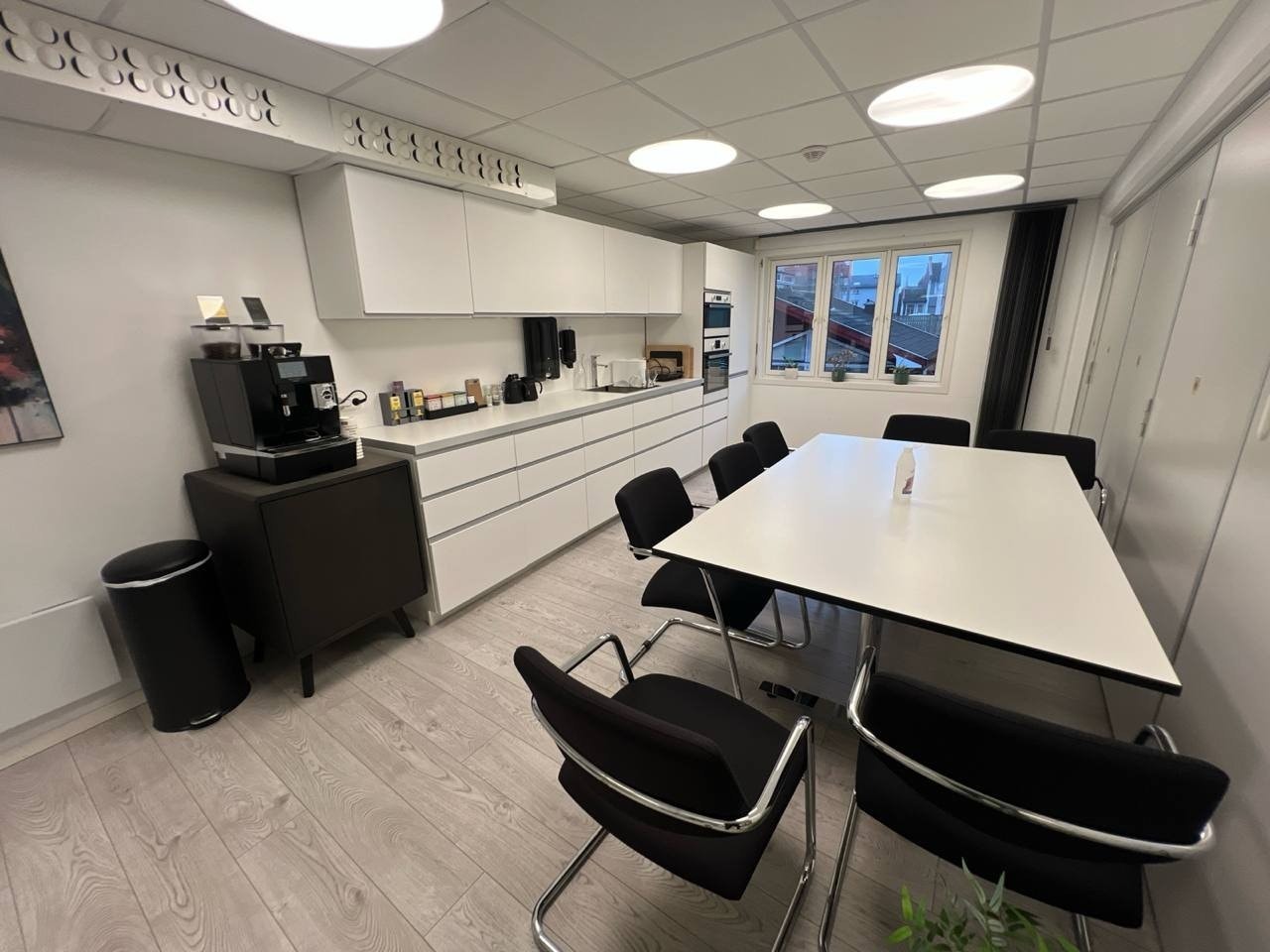 Felleskjøkken. Galleribilde