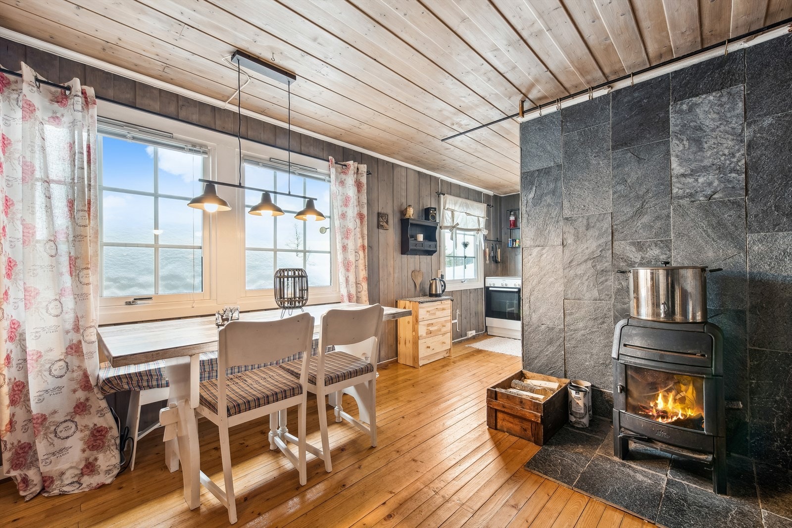 DNB Eiendom v/ Stine Fostvedt Dale, presenterer Toppenvegen 70! Galleribilde