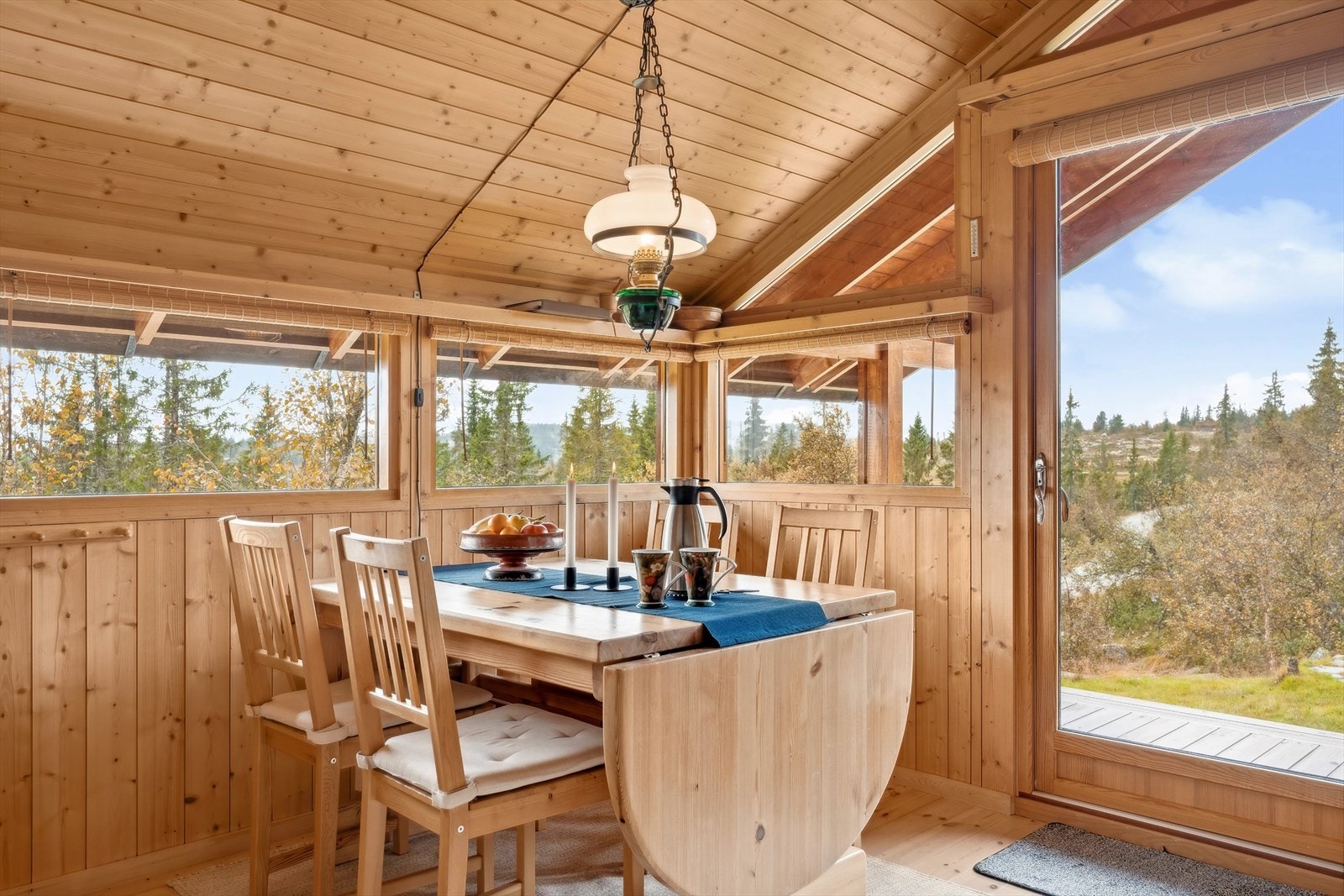 Nyt frokosten til de naturskjønne omgivelsene. Galleribilde