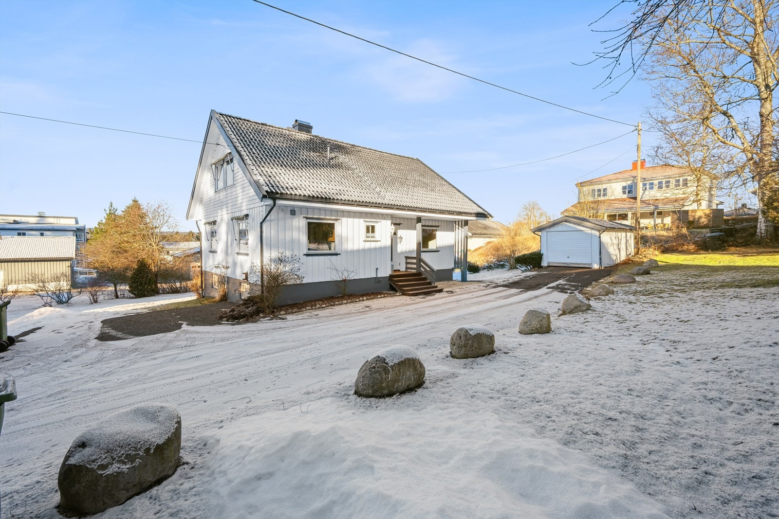 Boligen ligger sentralt til på Hemnes i et rolig og populært boligområde. Galleribilde